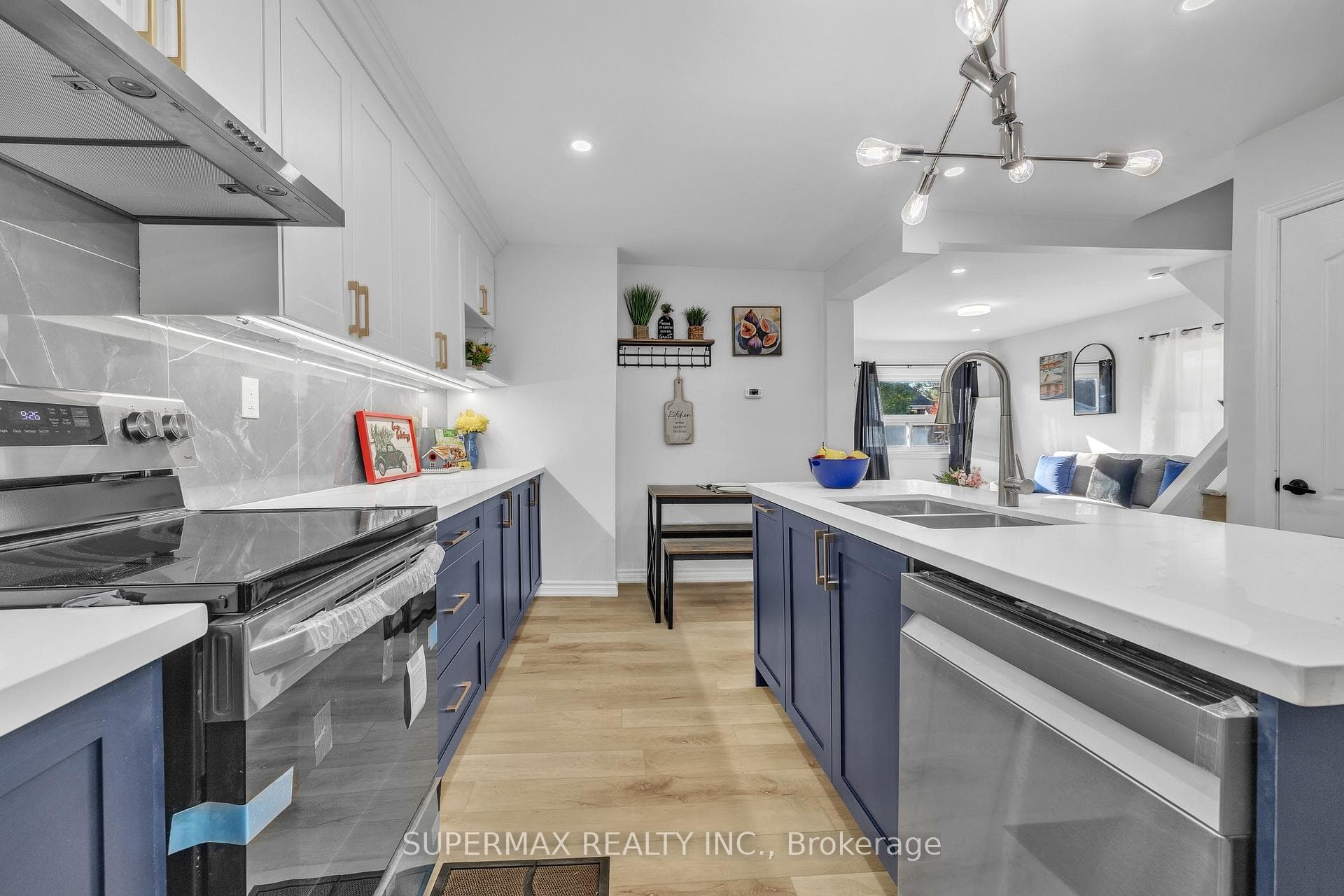 156 Brisbin Street photo 3
