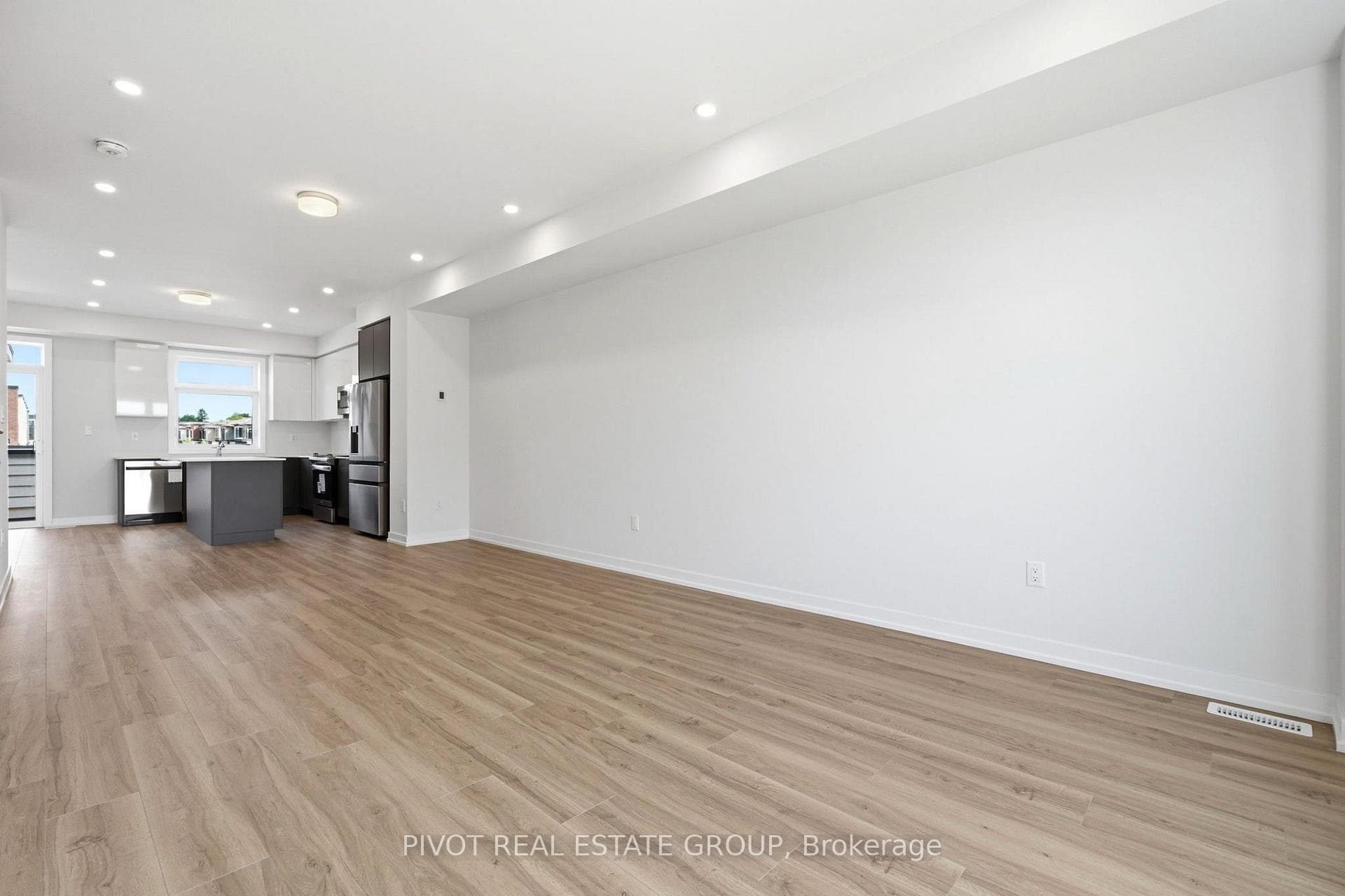 2752 Lawrence Avenue photo 15
