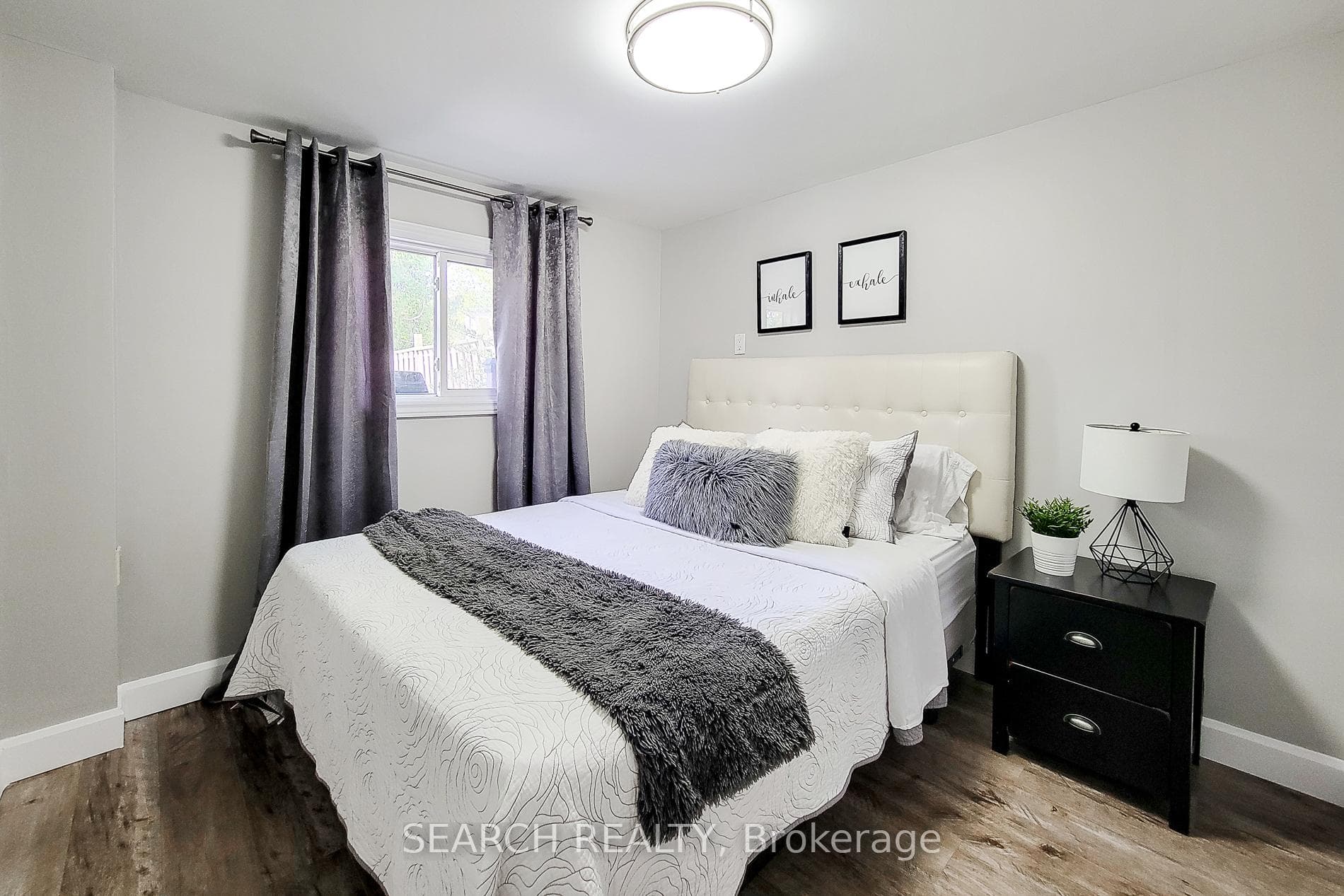 1567 Newlands Crescent photo 9