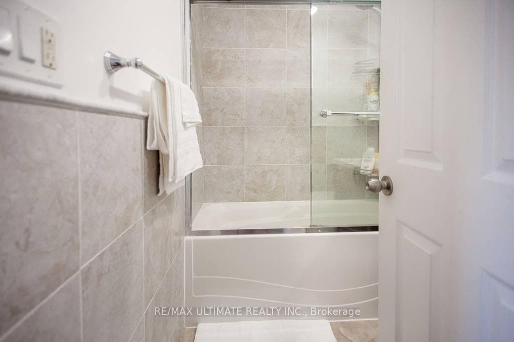 9 Keywest Avenue Unit Upper photo 8