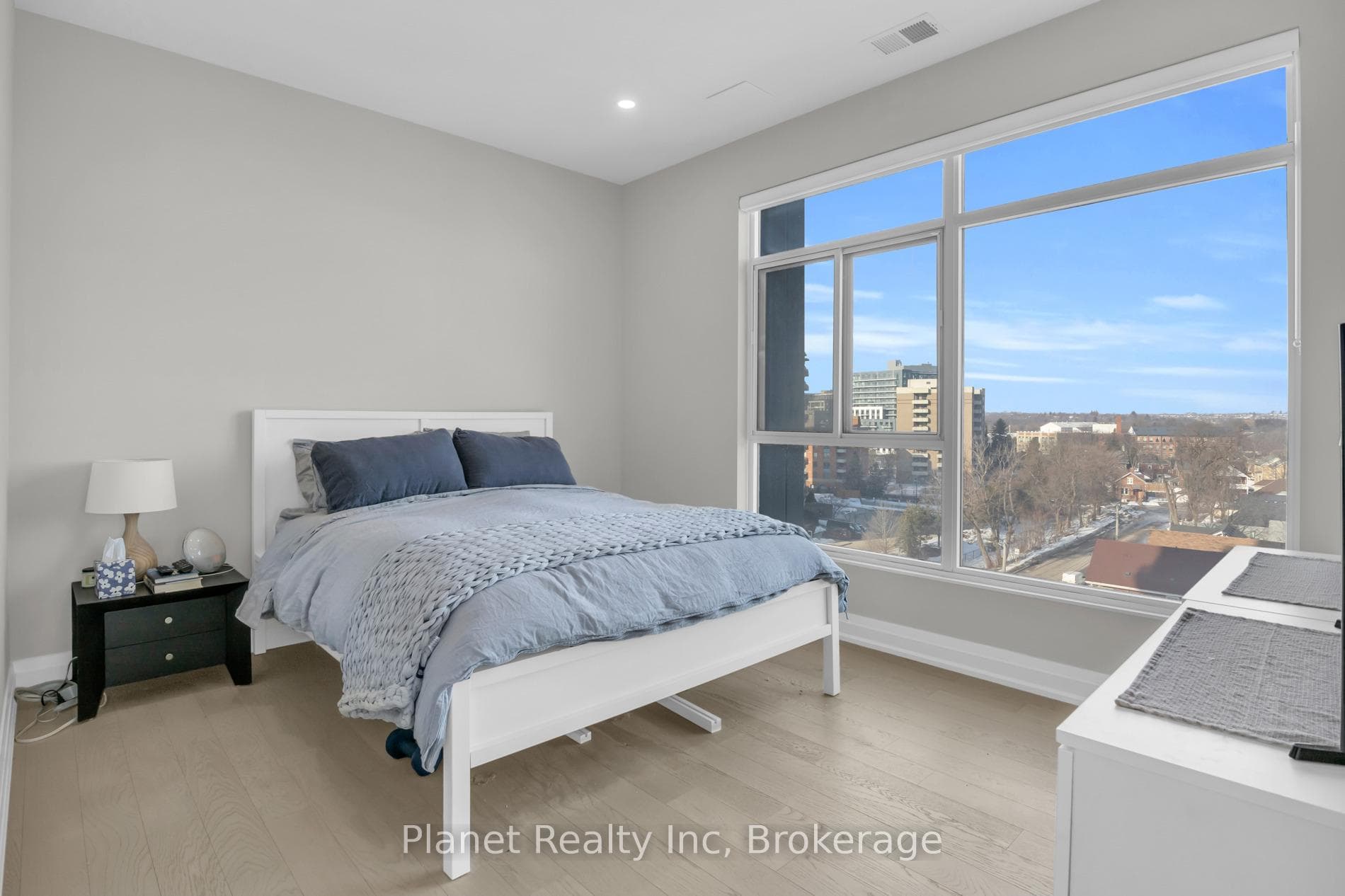 71 Wyndham Street Unit 712 photo 19
