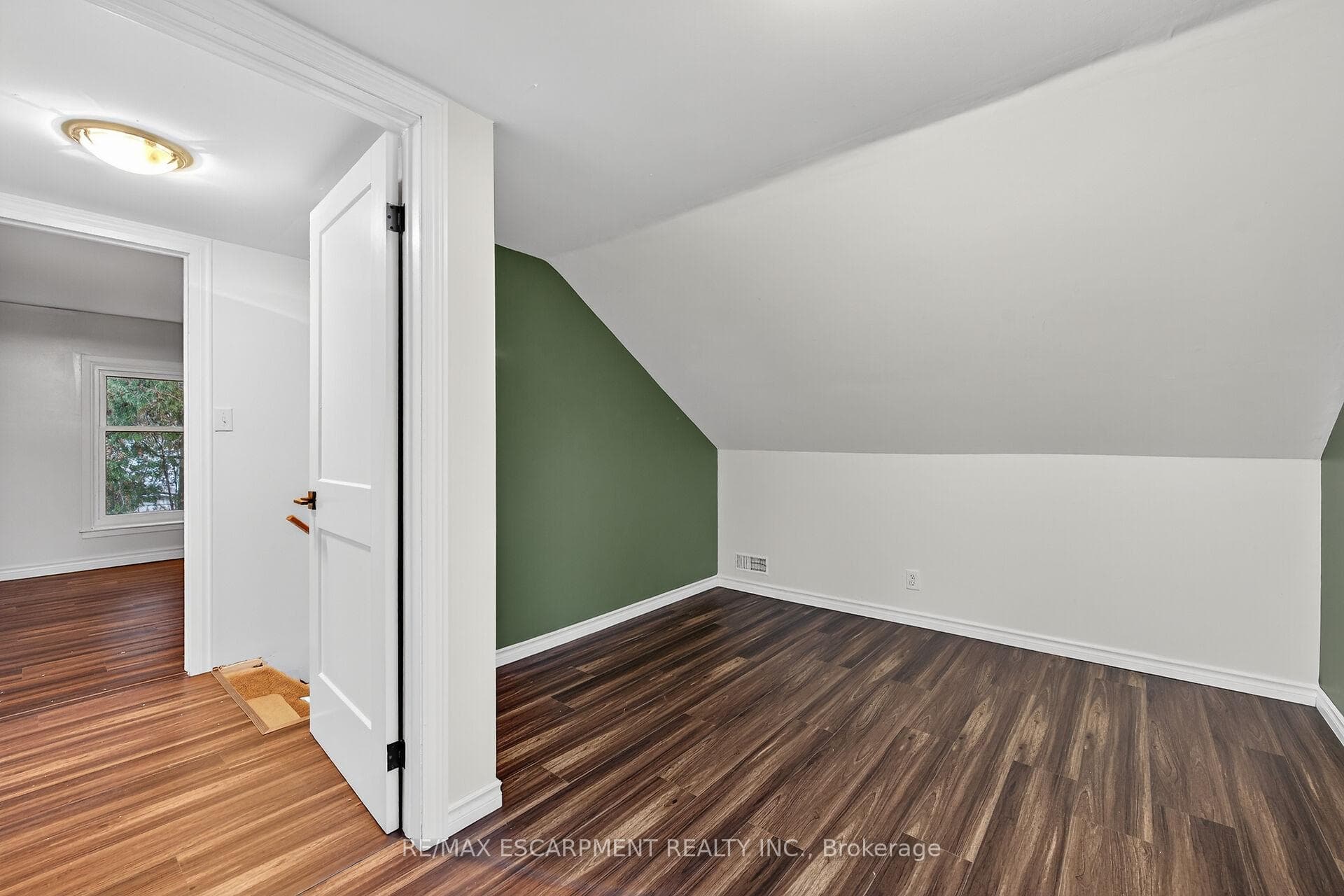 17 Oneida Street photo 30
