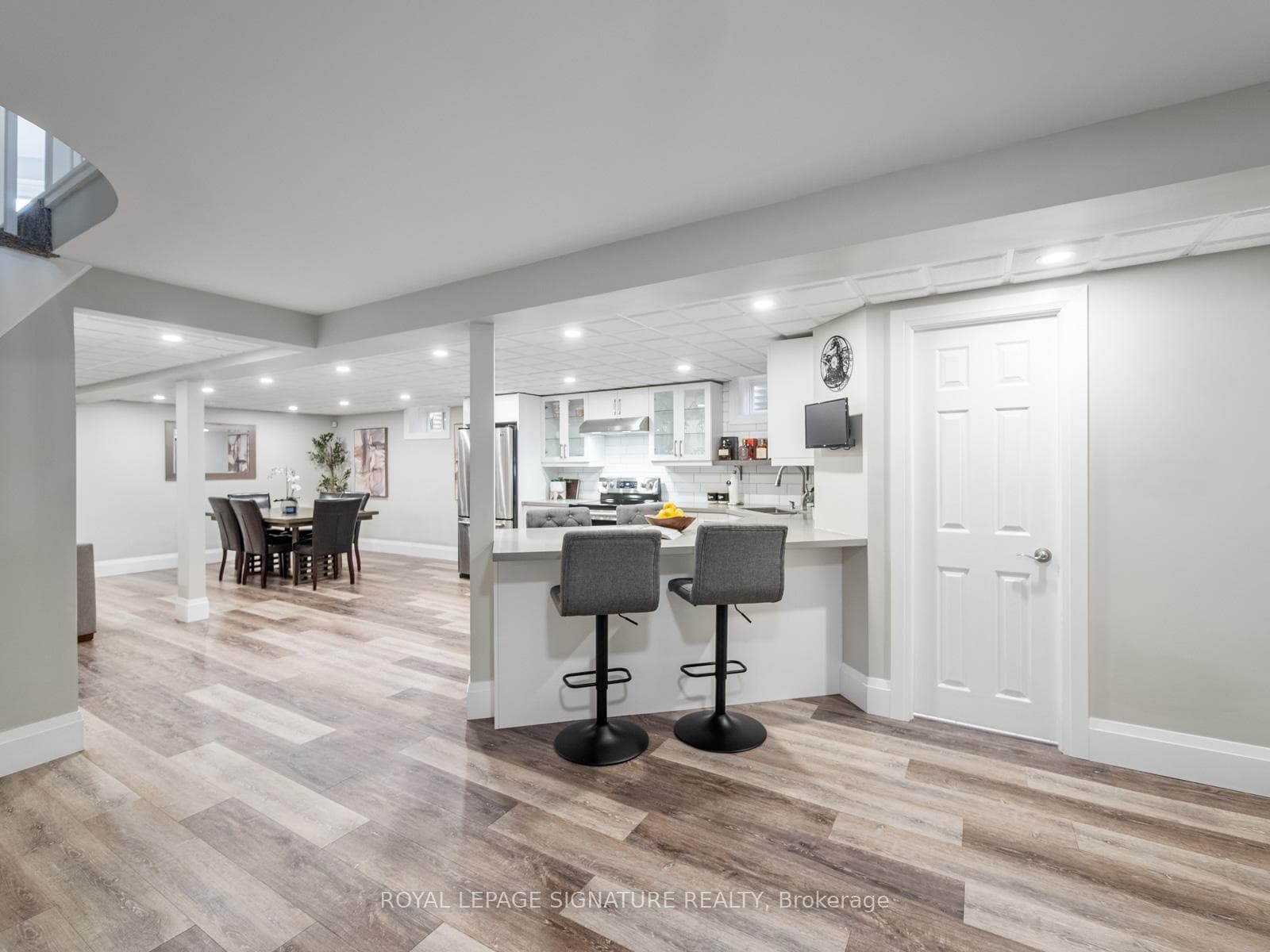 550 Barry Drive photo 27