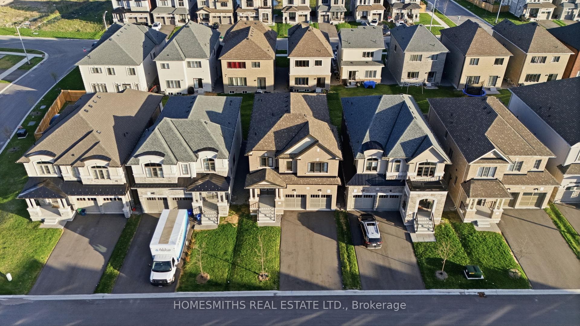11 Northrop Avenue photo 3