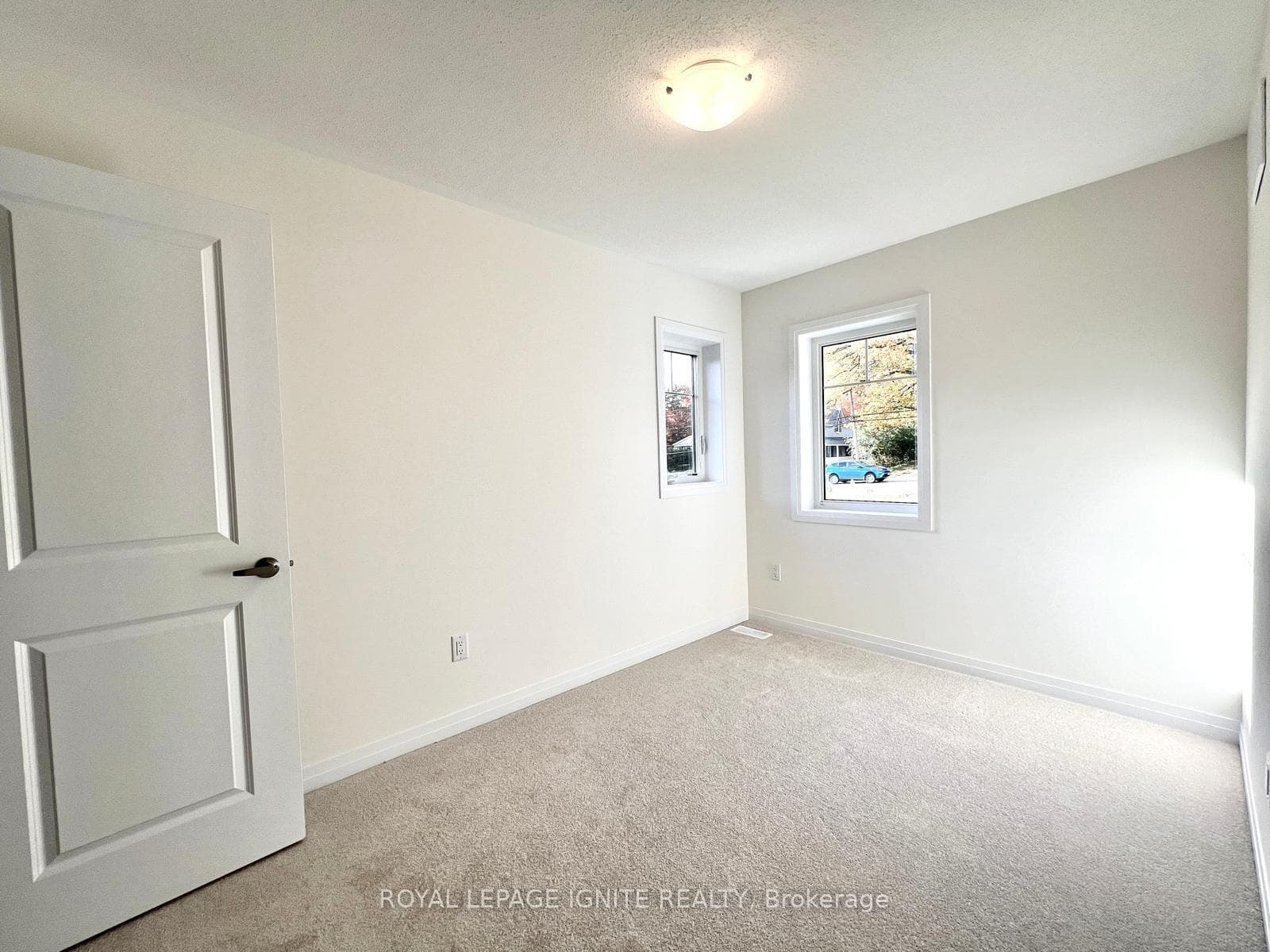 552 Hudson Crescent photo 21