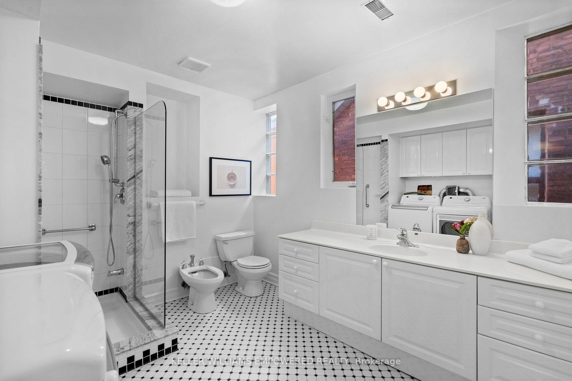 2nd Floor 4-Pc Bath