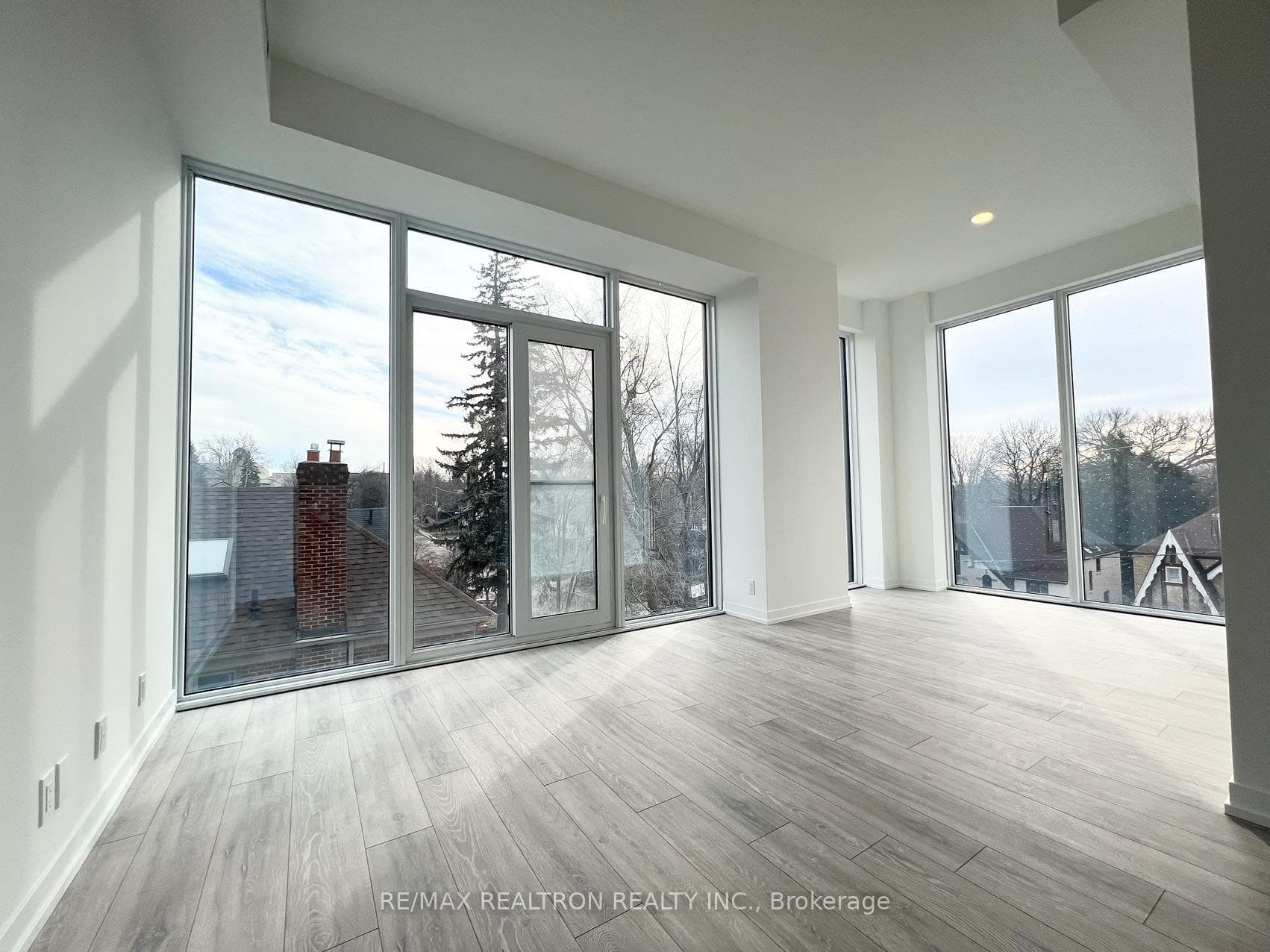 2020 Bathurst Street Unit 207 photo 13