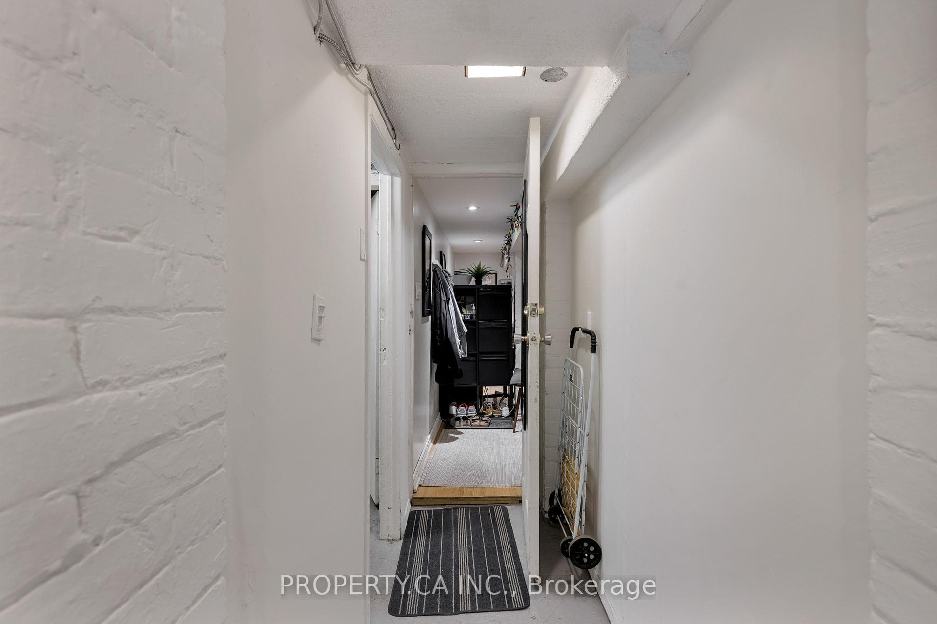 553 Broadview Avenue photo 35