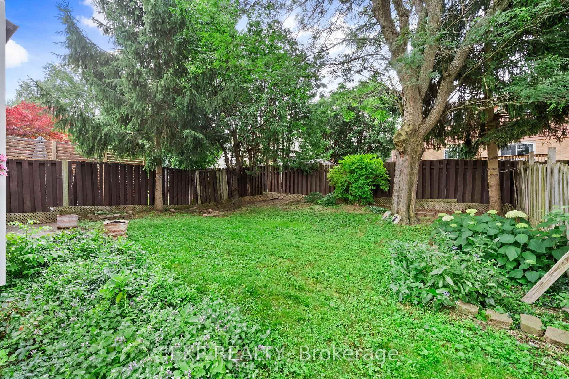 25 Lilac Avenue photo 40