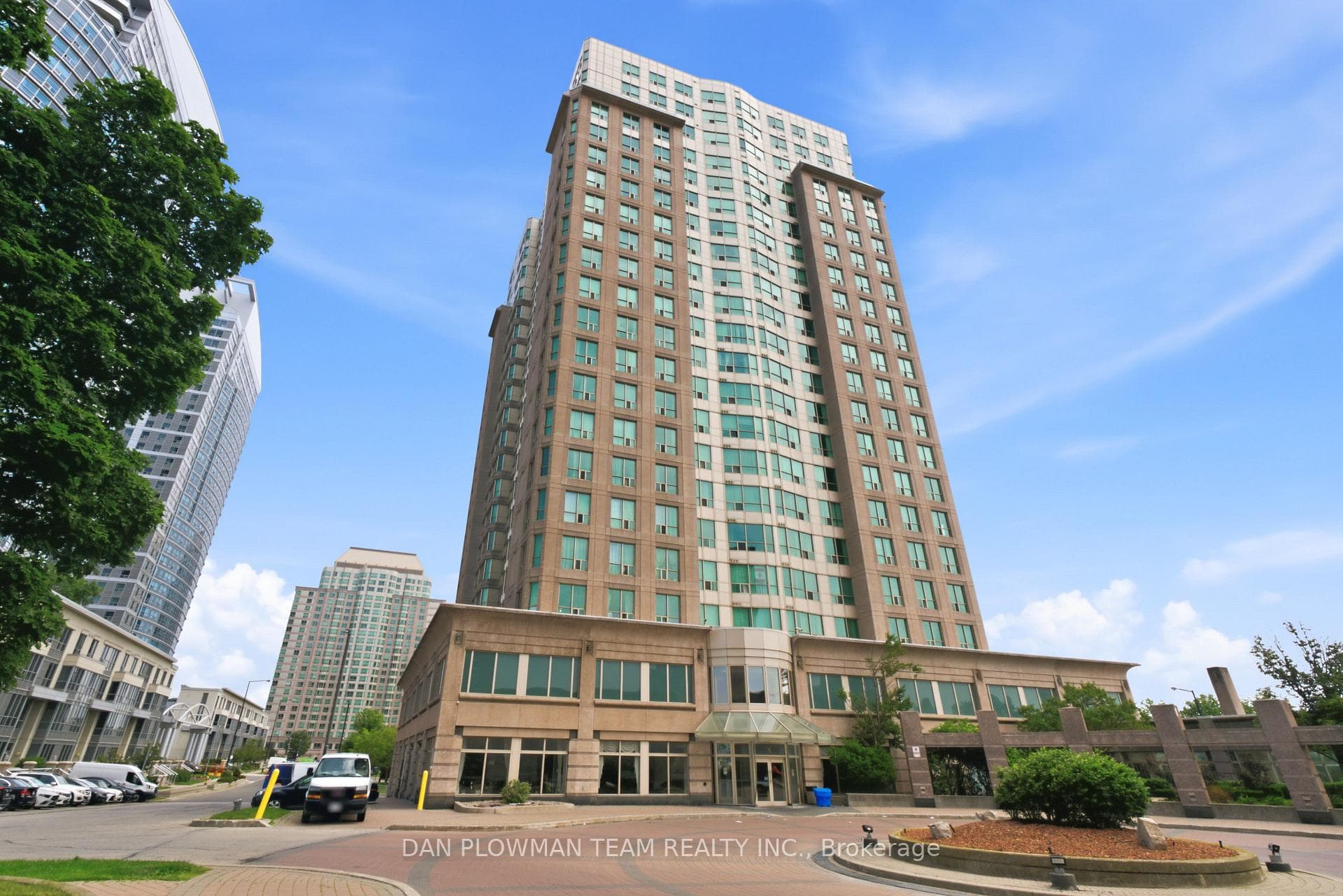8 Lee Centre Drive Unit 913 photo 1