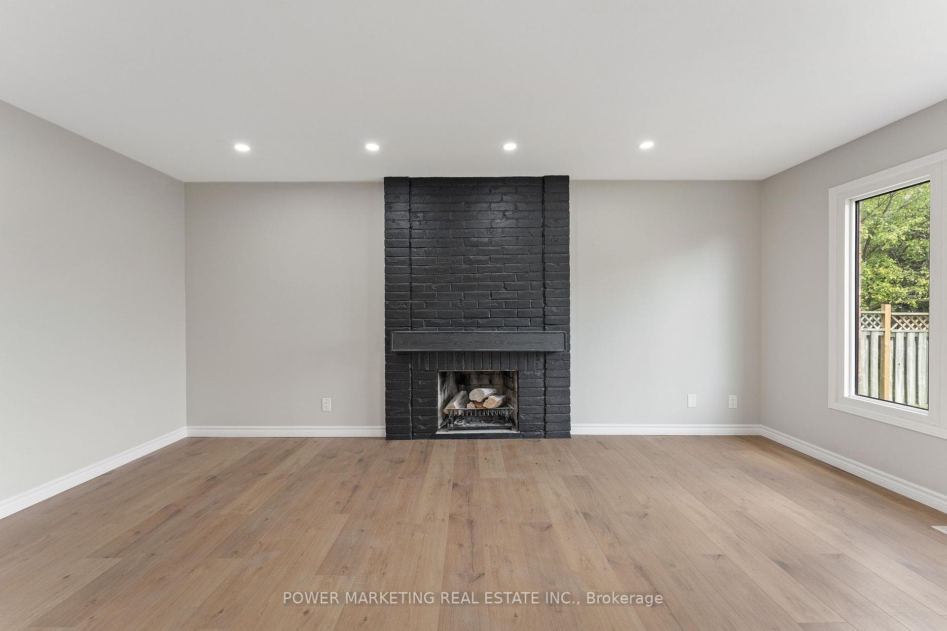 3 Newbury Crescent photo 9