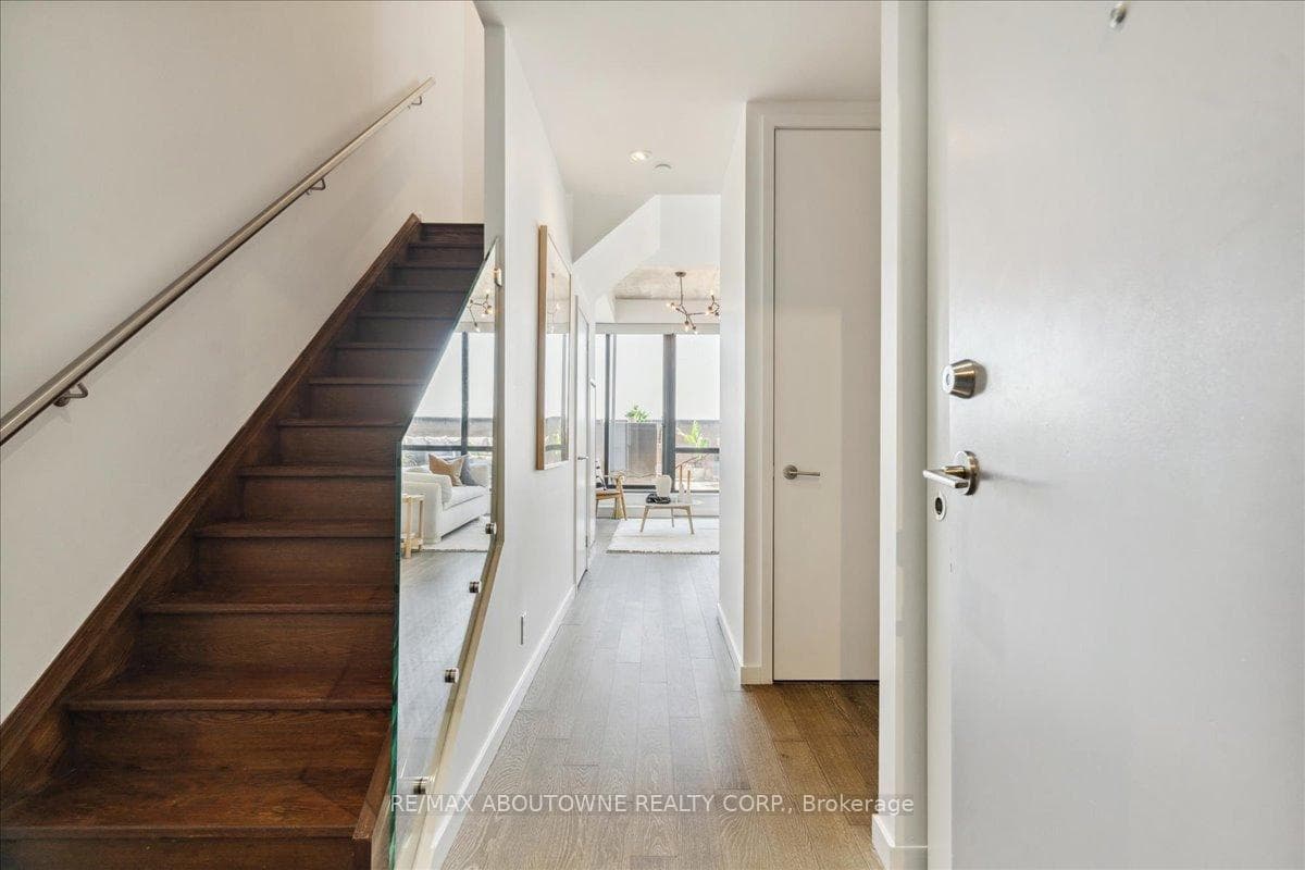 383 Sorauren Avenue Unit PH2 photo 4
