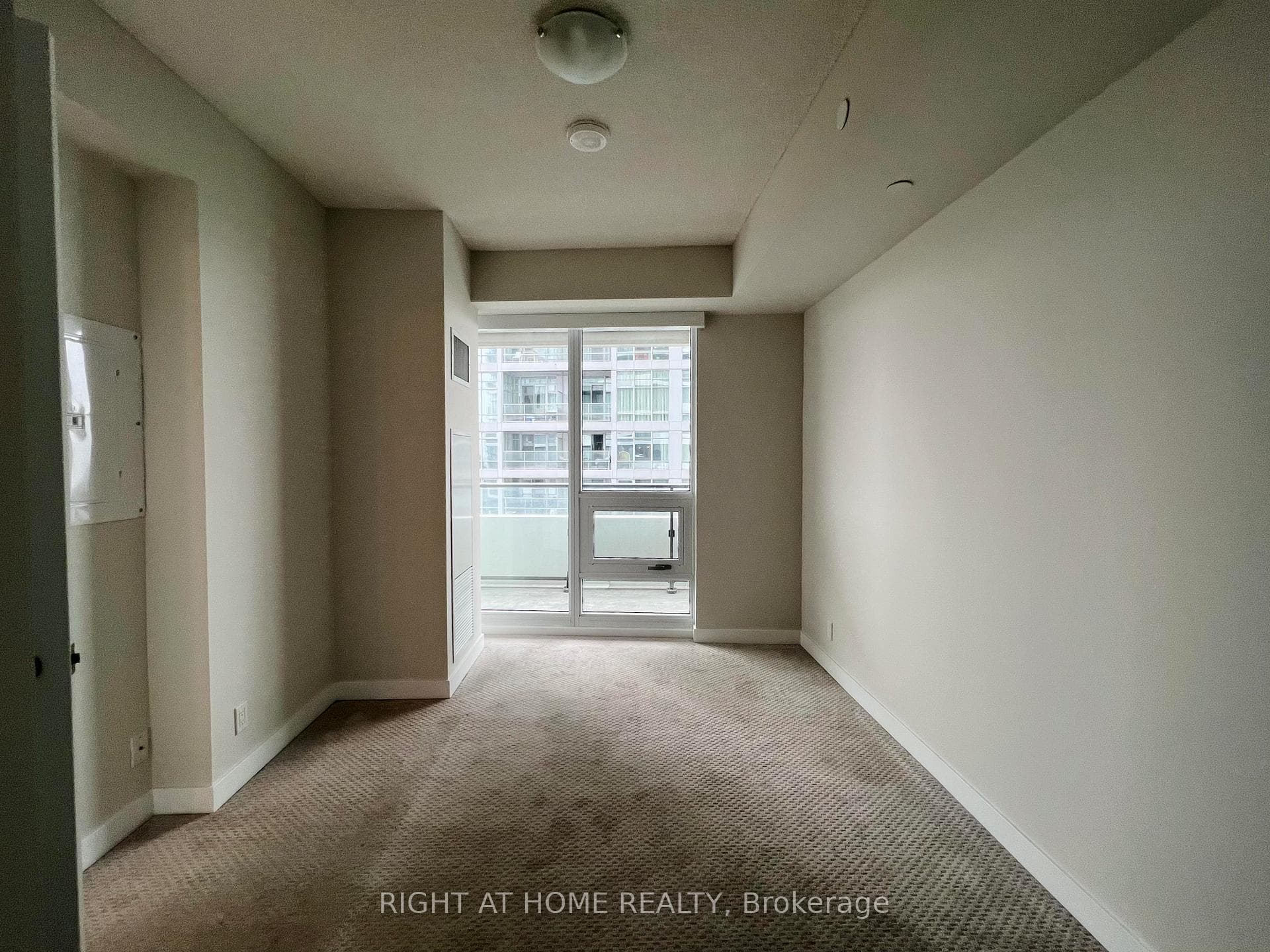 2221 Yonge Street Unit 2505 photo 10