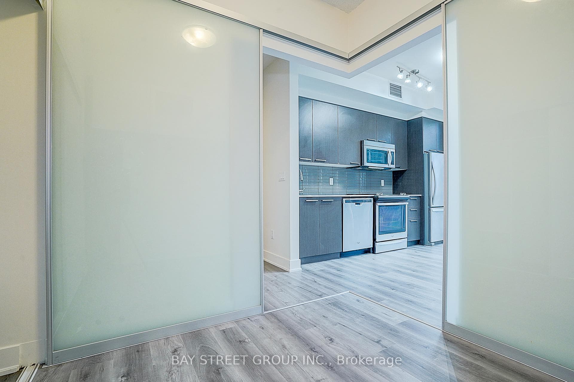 88 Sheppard Avenue Unit 402 photo 15