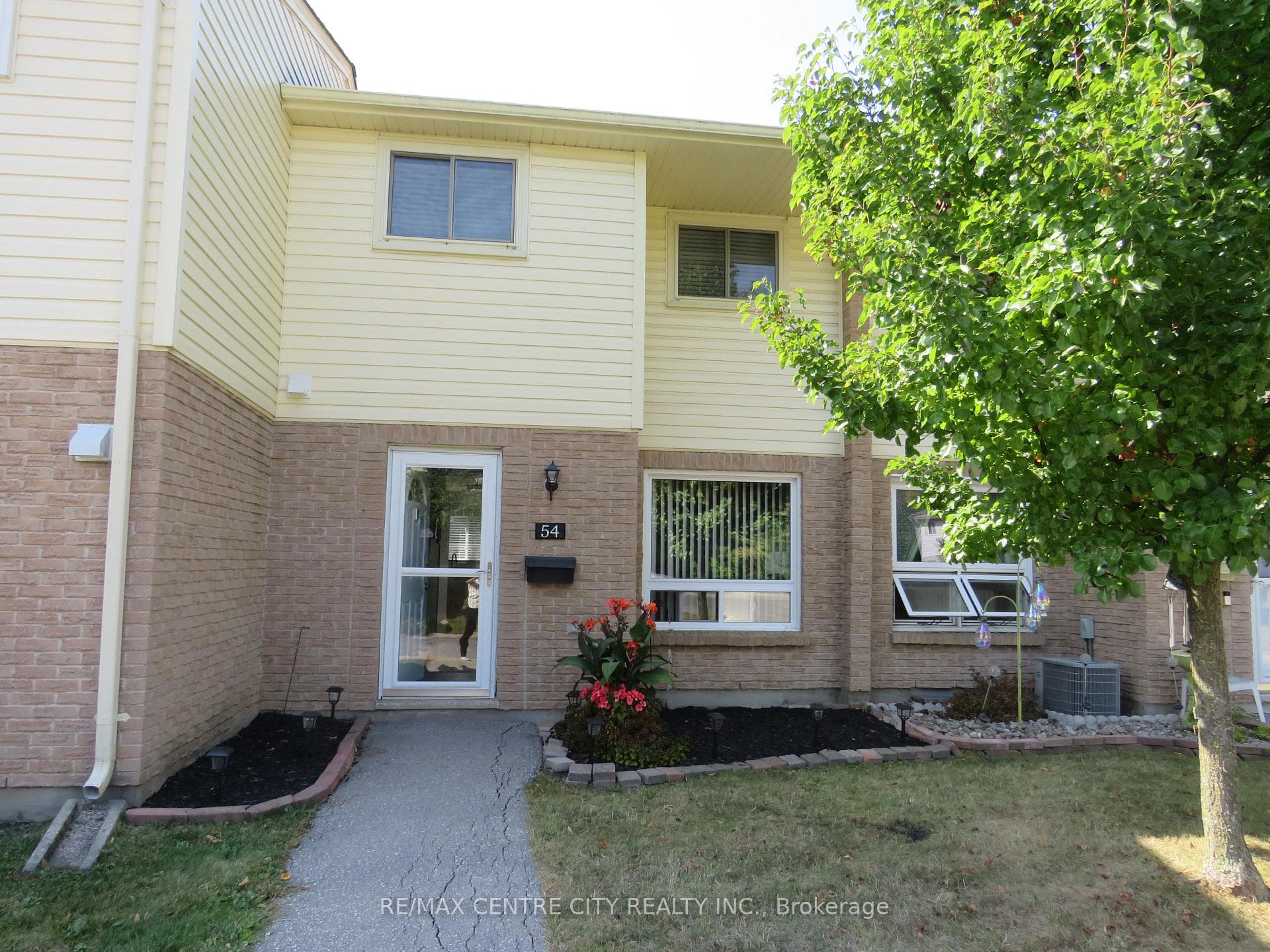 Welcome home! 3 bedroom Townhouse