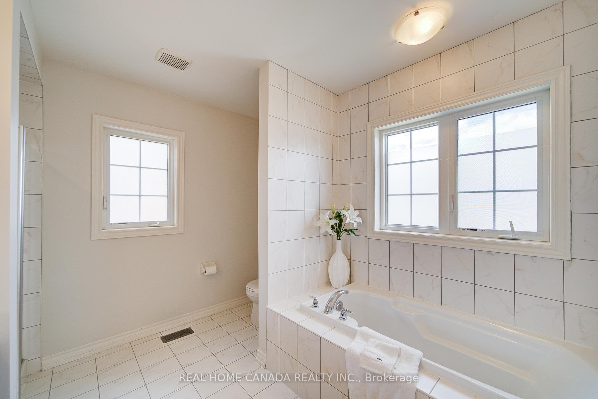 1491 Chretien Street photo 32