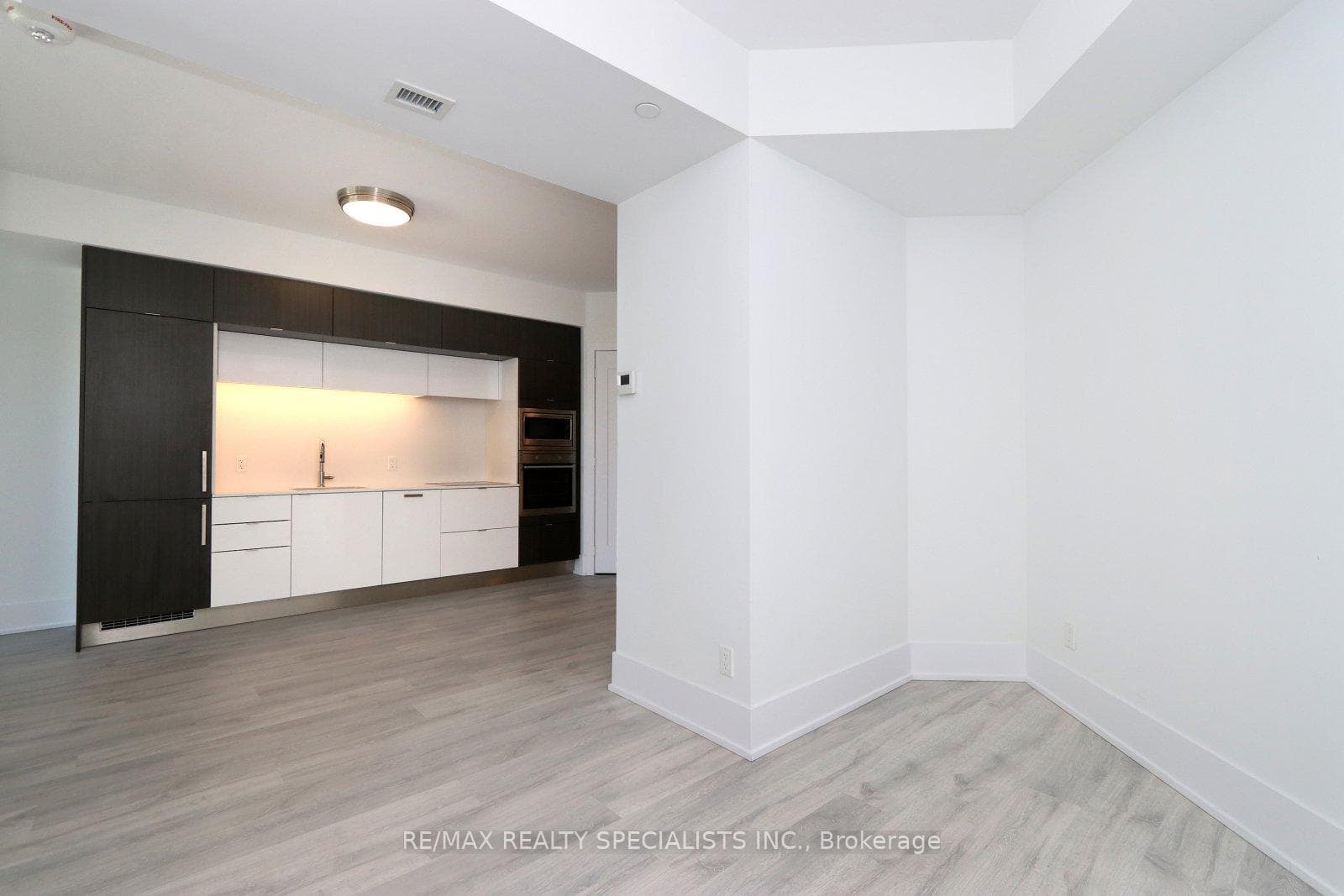 1 Edgewater Drive Unit 313 photo 16