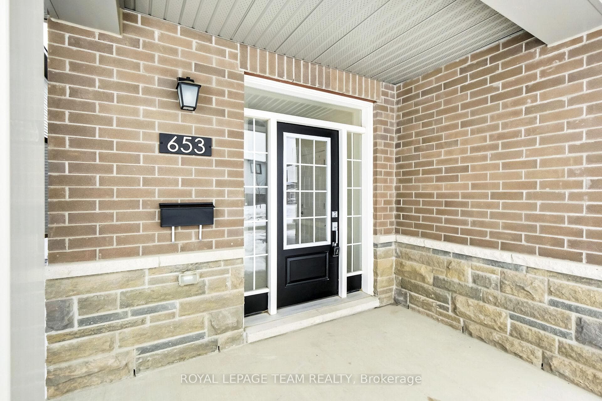 653 Persimmon Way photo 3