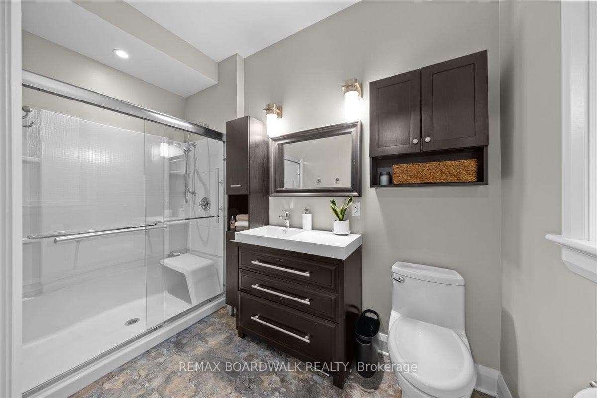 2924 R29 Road photo 16