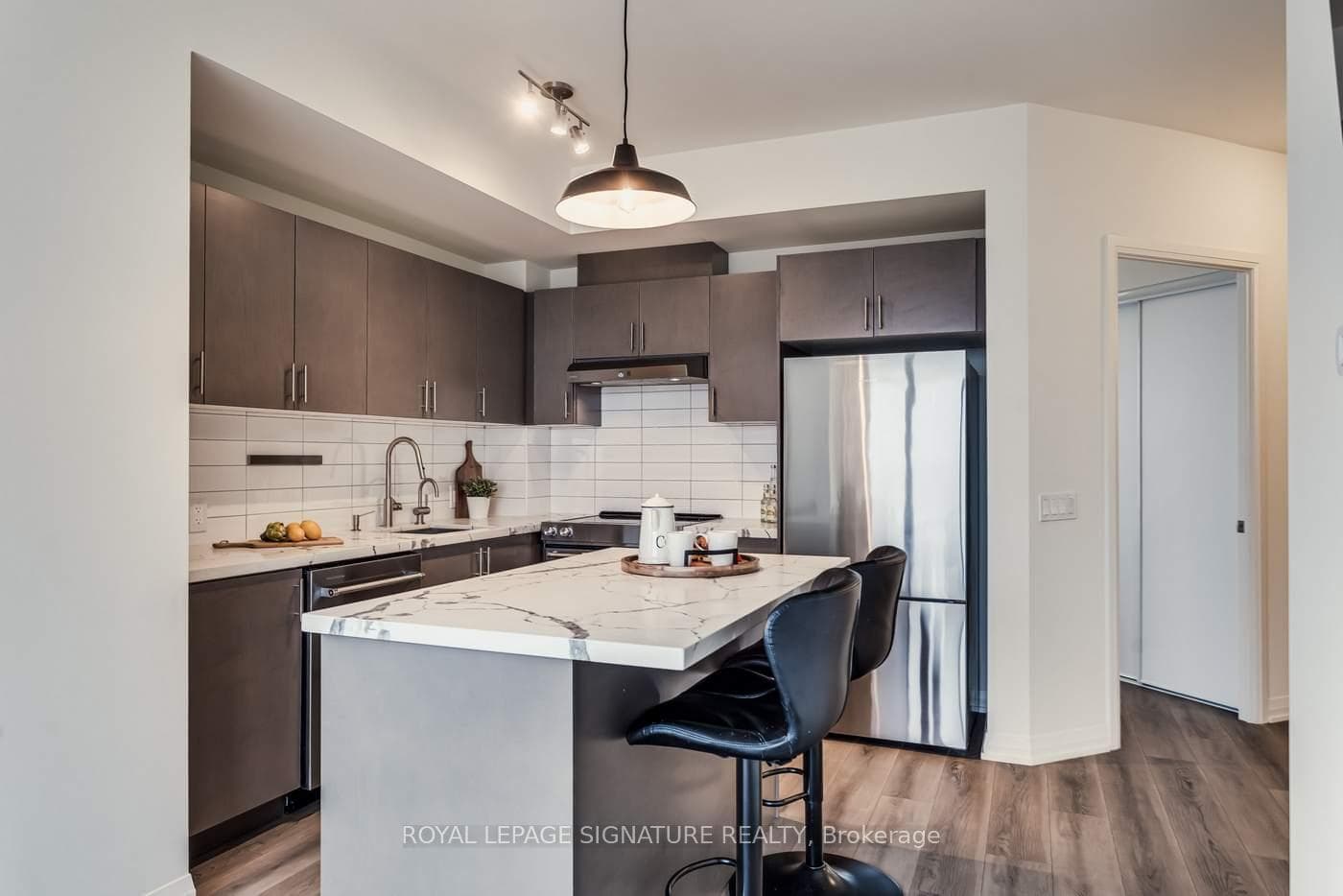 9000 Jane Street Unit 2124 photo 4