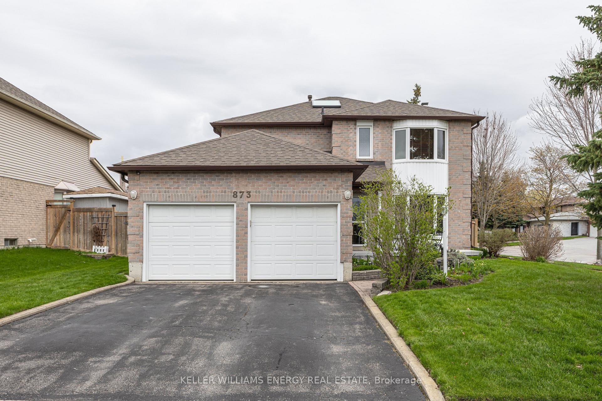 873 Lochness Crescent photo 1