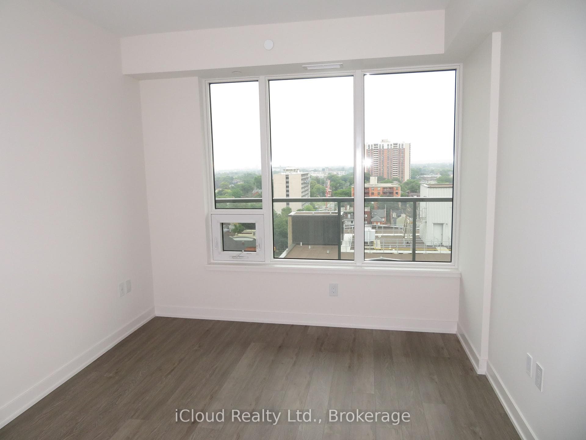 212 King William Street Unit 1104 photo 24