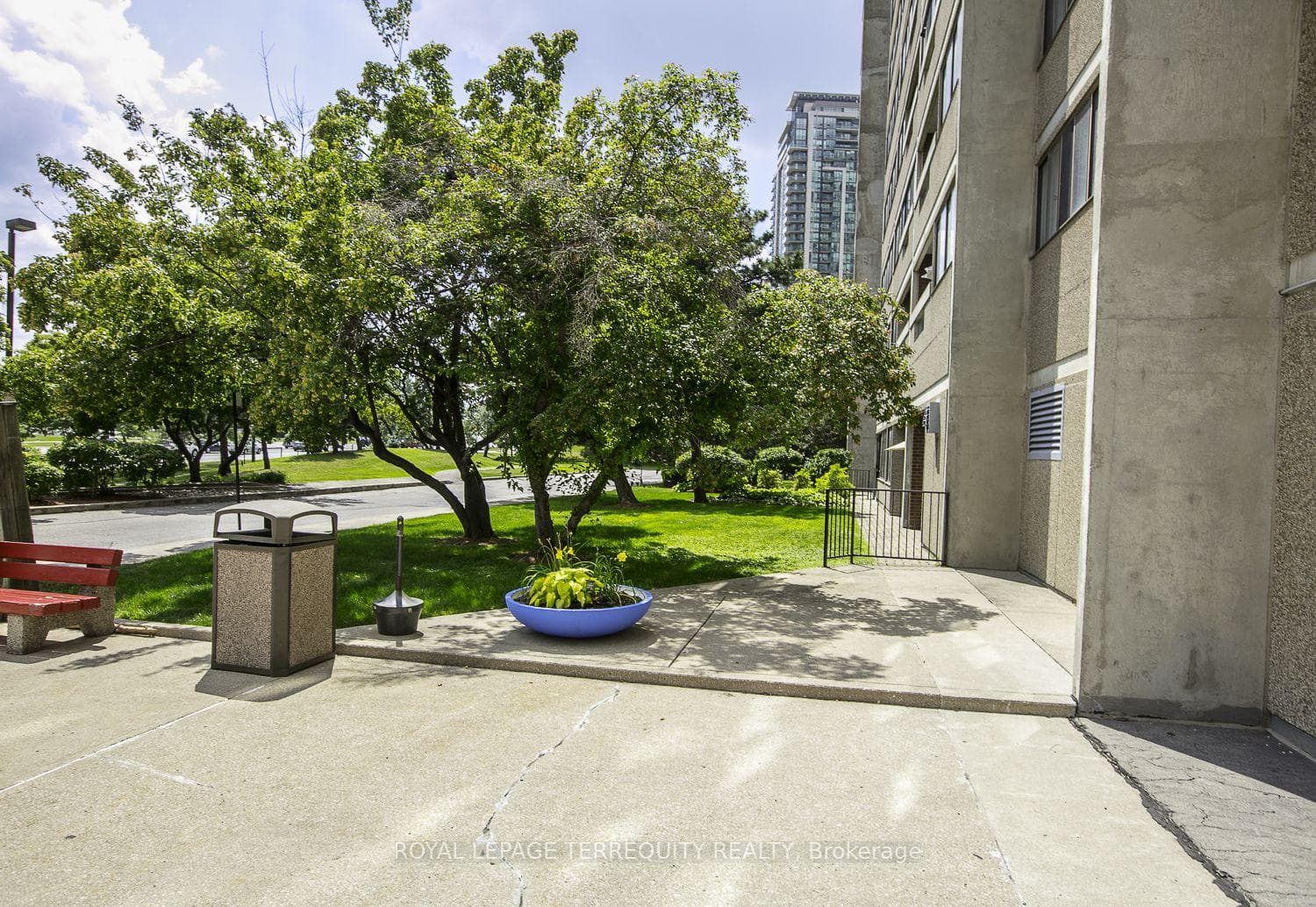 50 Elm Drive Unit 604 photo 5
