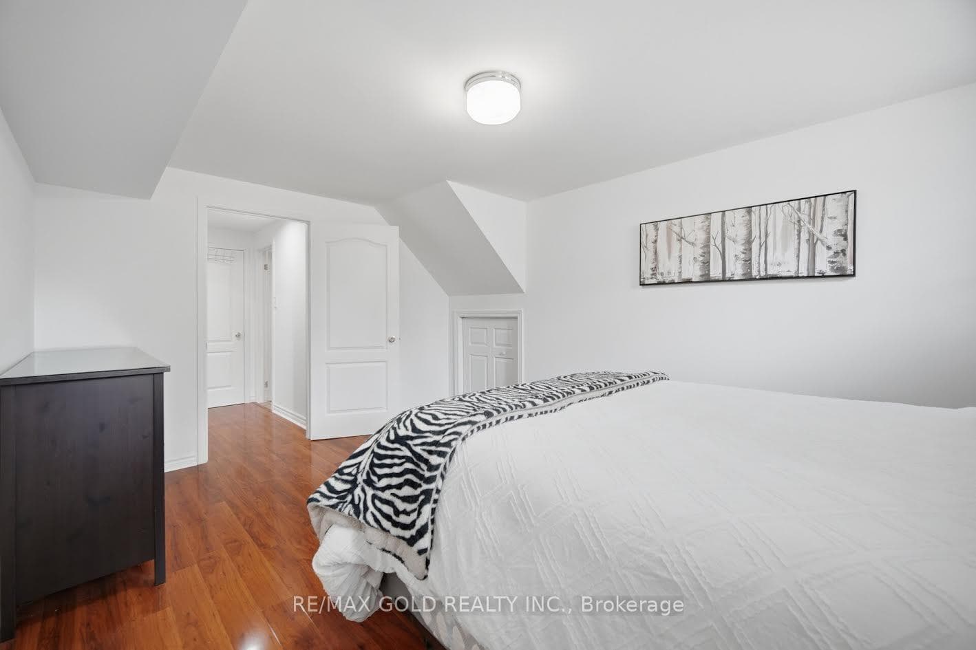 25 Treeline Boulevard photo 39