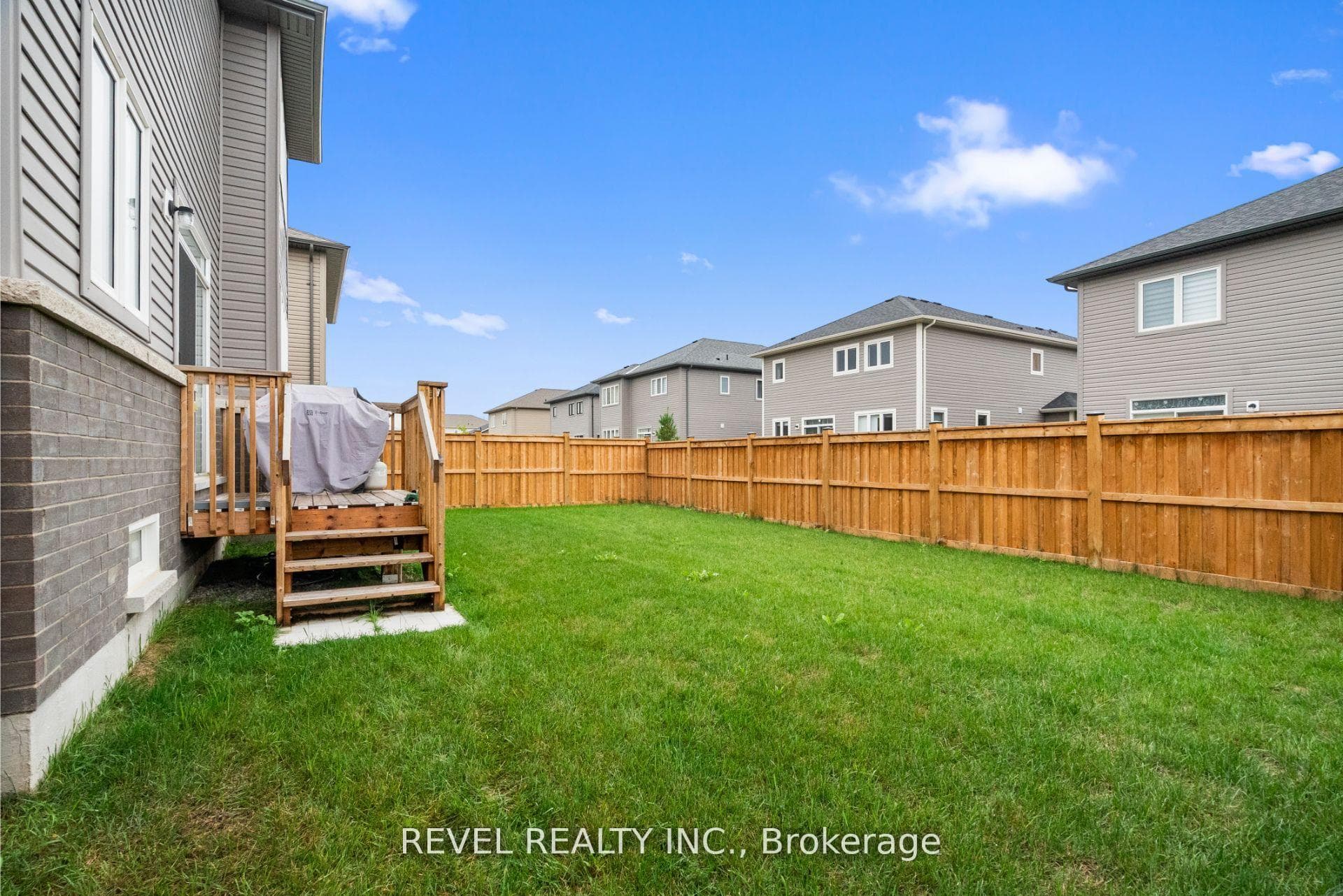 12 Emerald Street photo 39