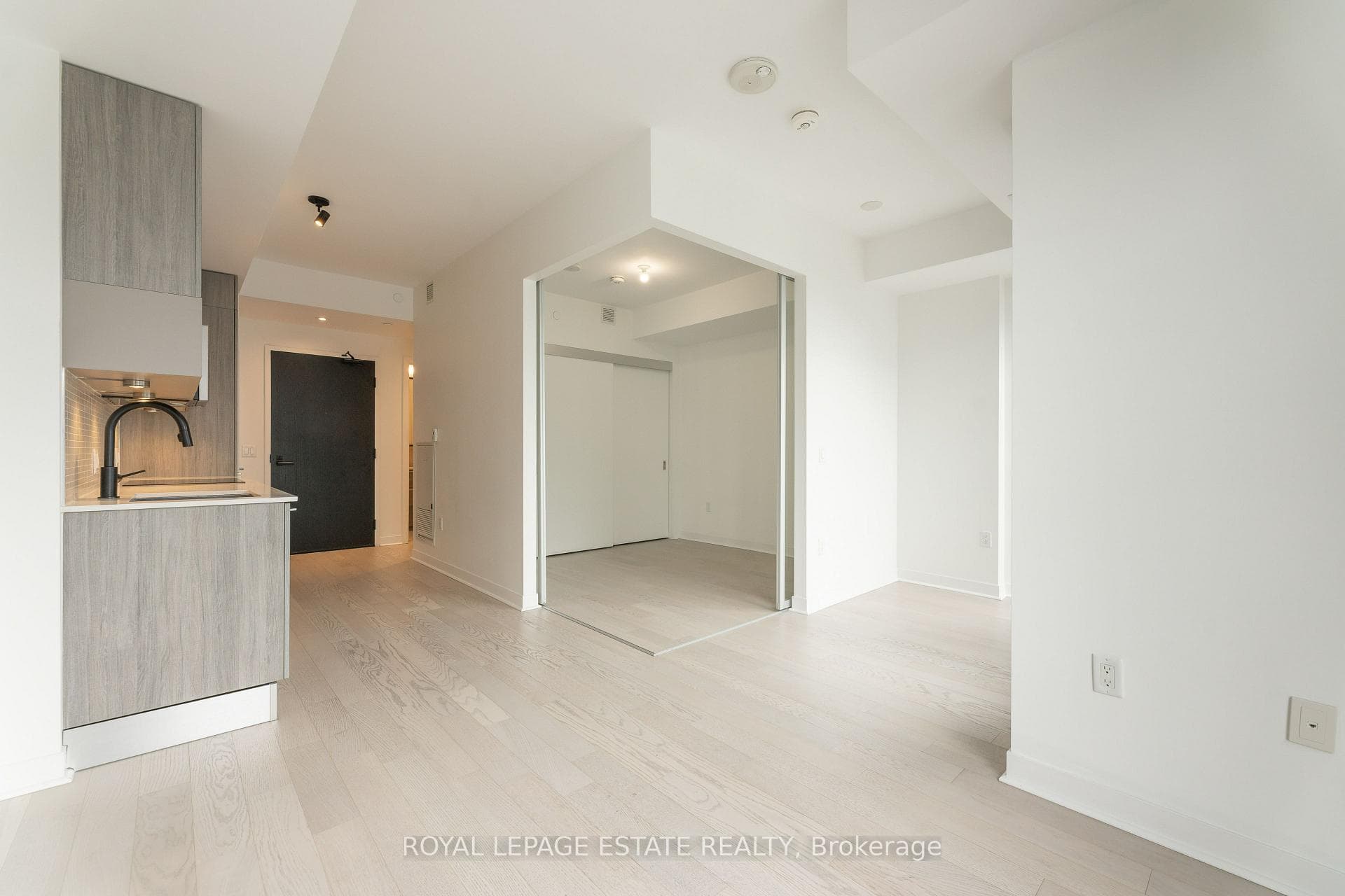 501 Adelaide Street Unit 1106 photo 9