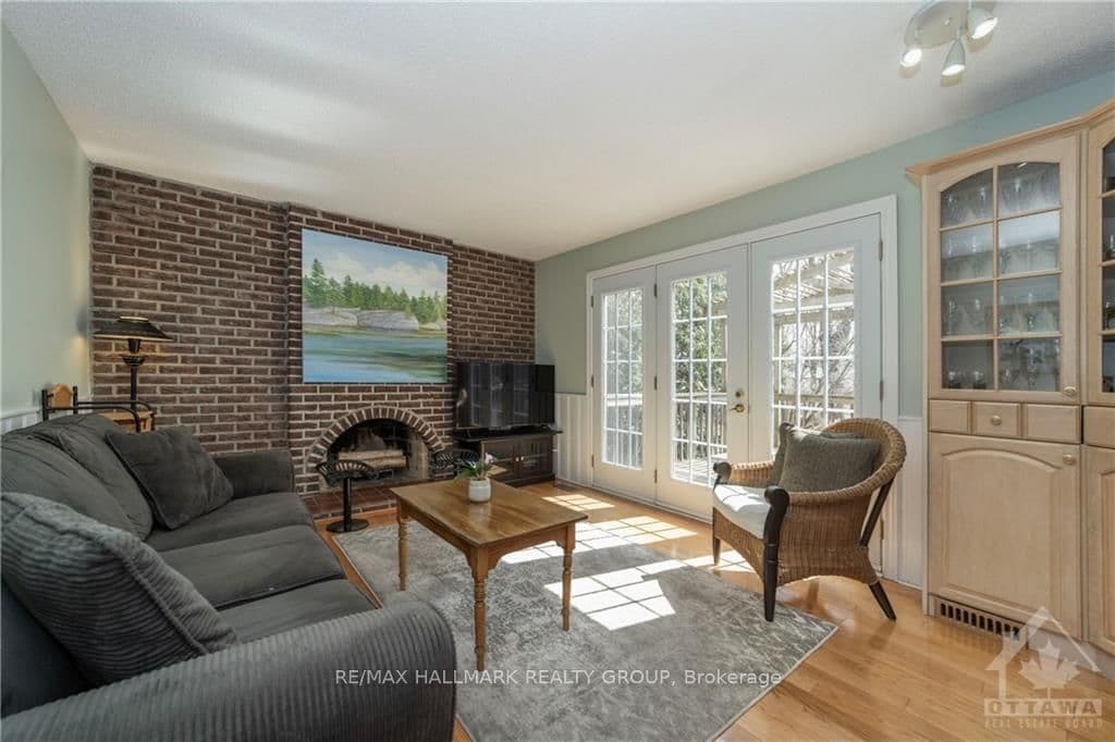 8 CARR Crescent photo 12