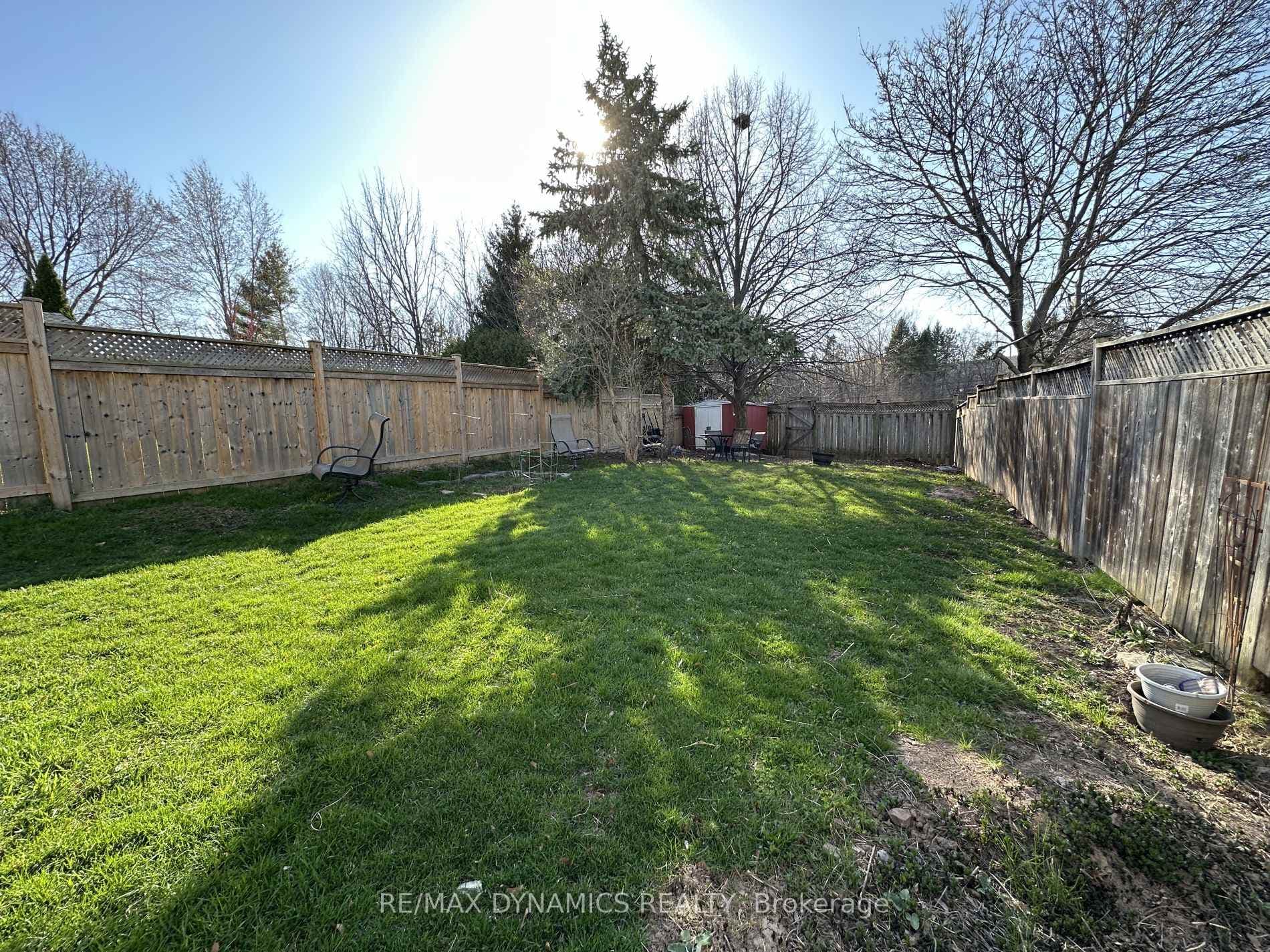 2359 Malcolm Crescent photo 26