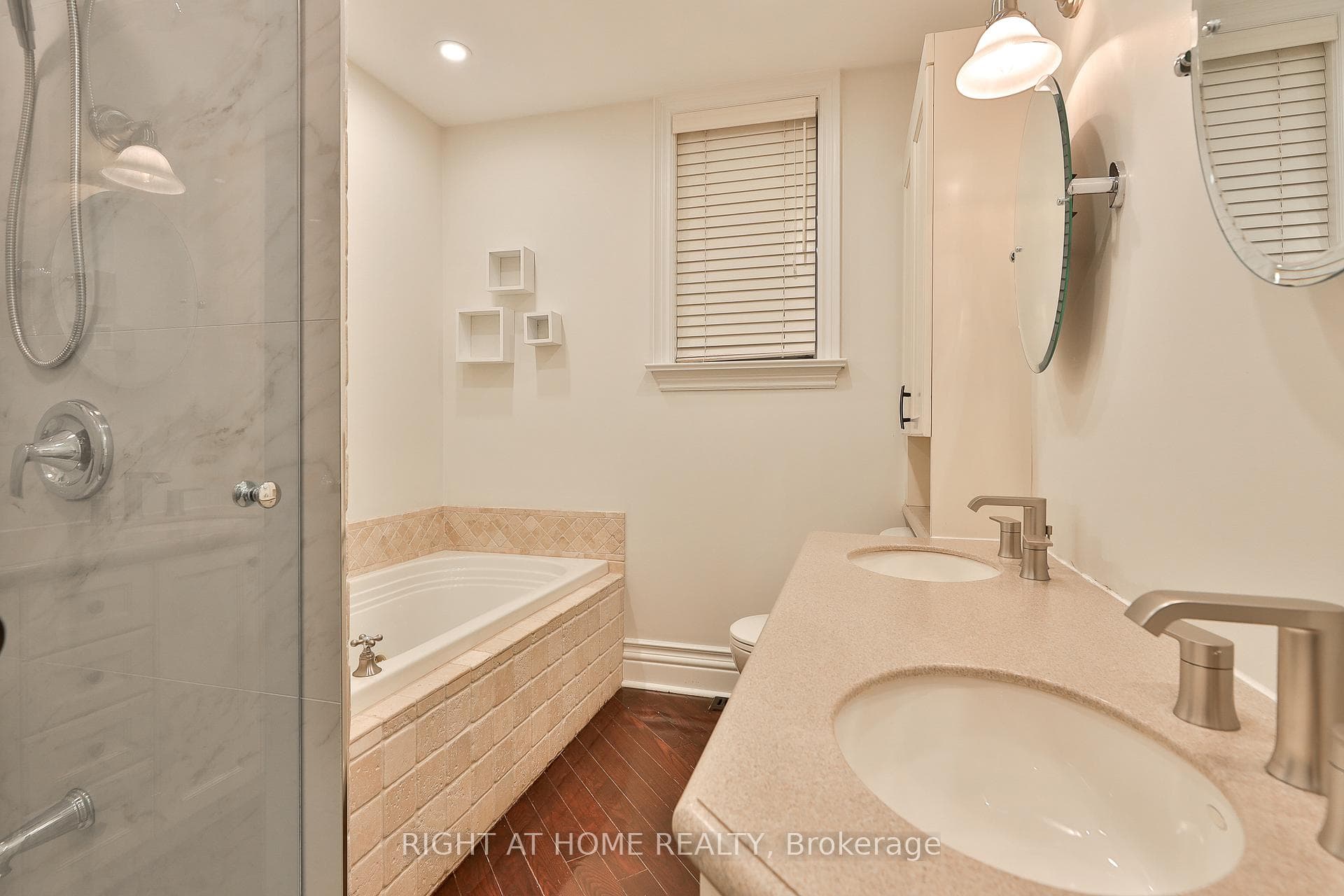 119 Chaplin Crescent Unit Main photo 17