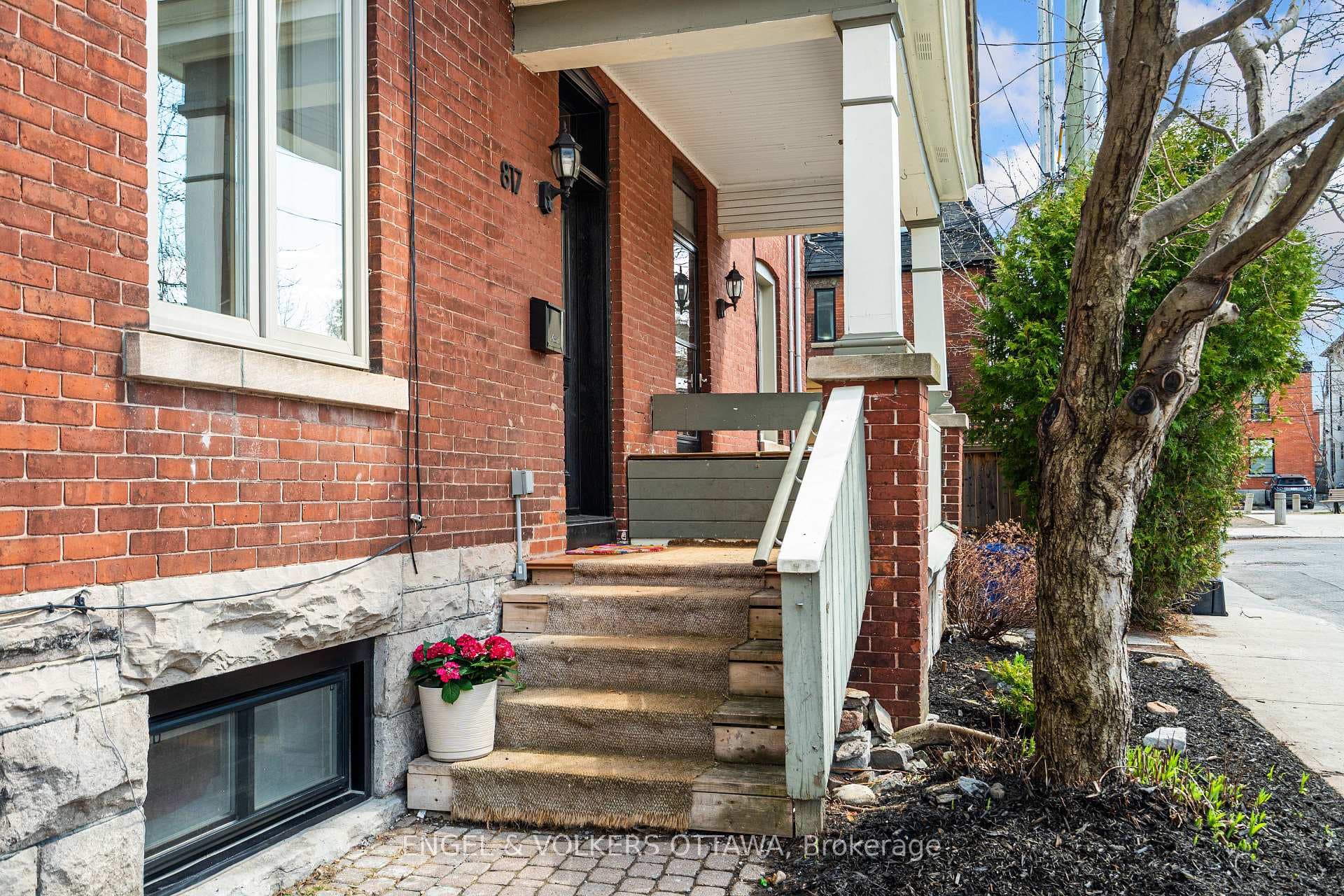 817 Lyon Street photo 3