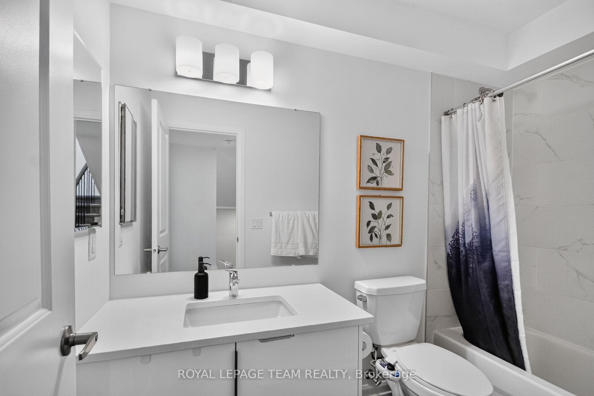 Main 4 pece bathrm complete w/quartz topped vanity