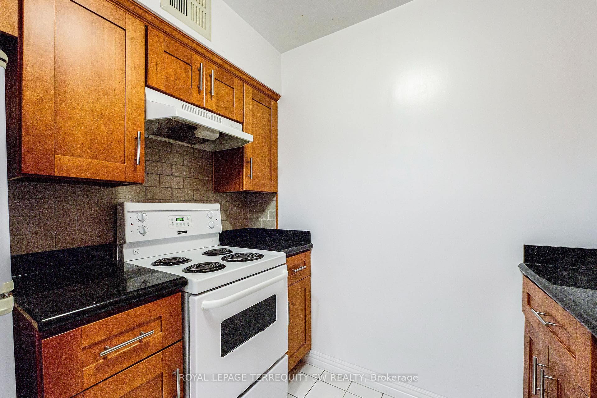 1055 Bay Street Unit 407 photo 14
