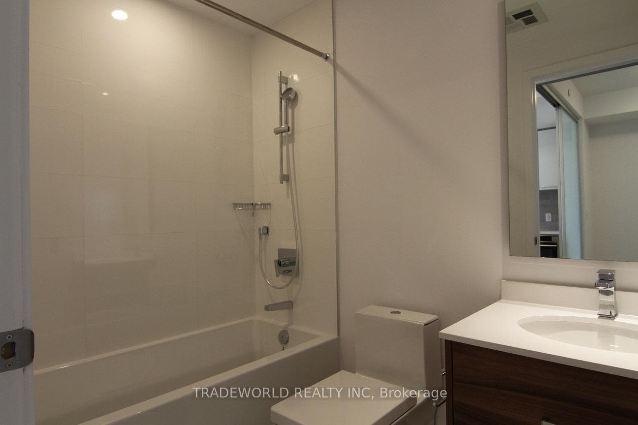 488 University Avenue Unit 2201 photo 15
