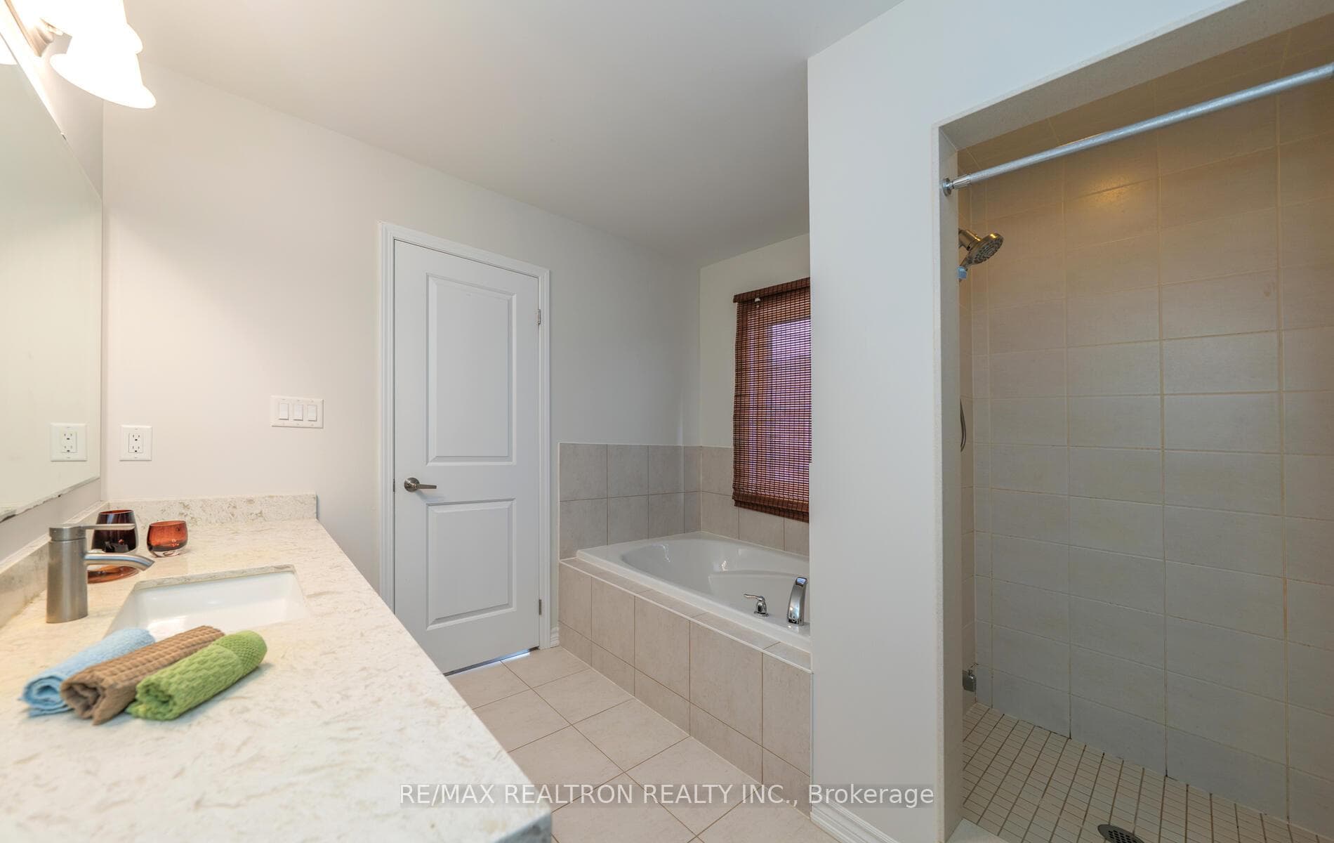 128 Buckle Crescent photo 26