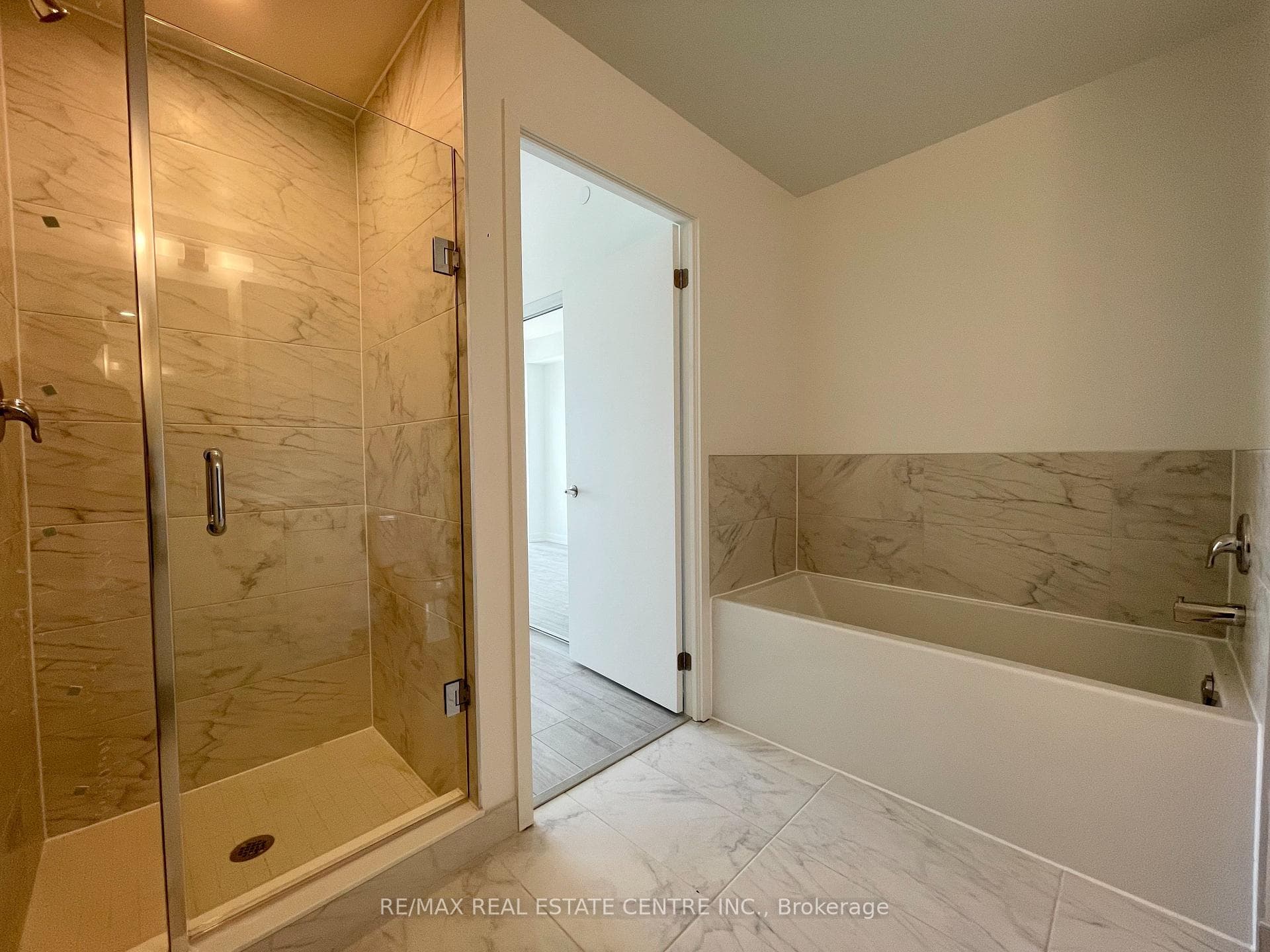 1035 Southdown Road Unit 1606 photo 20