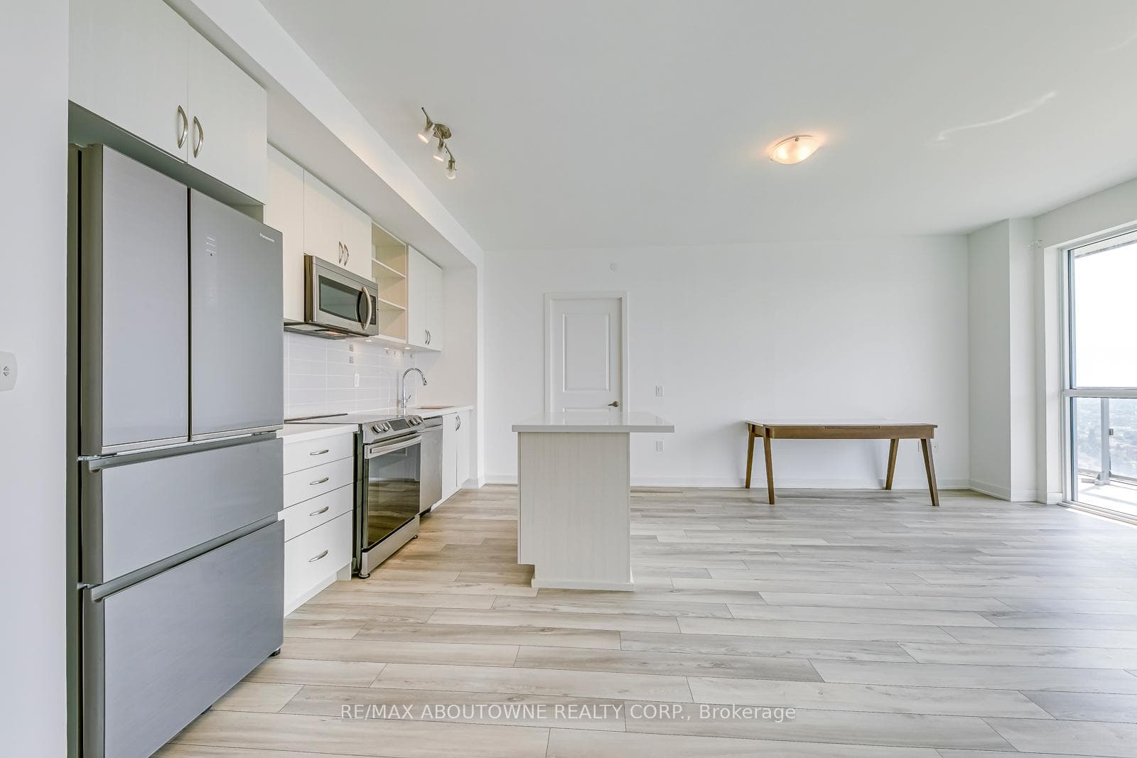 4699 Glen Erin Drive Unit 1804 photo 9