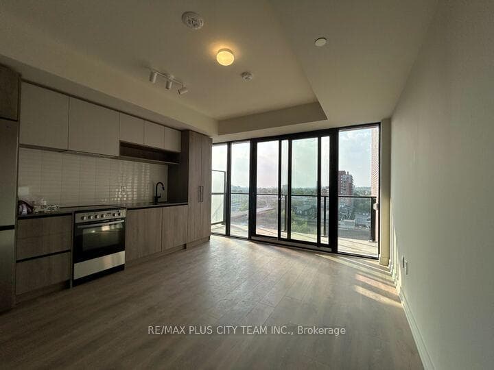 181 Sterling Road Unit 916 photo 2