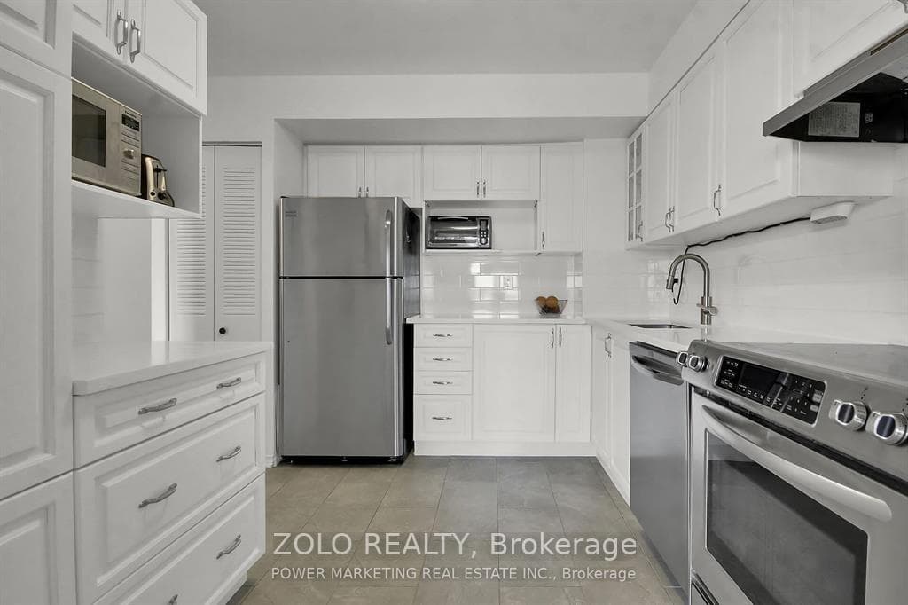2759 Carousel Crescent Unit 1206 photo 6
