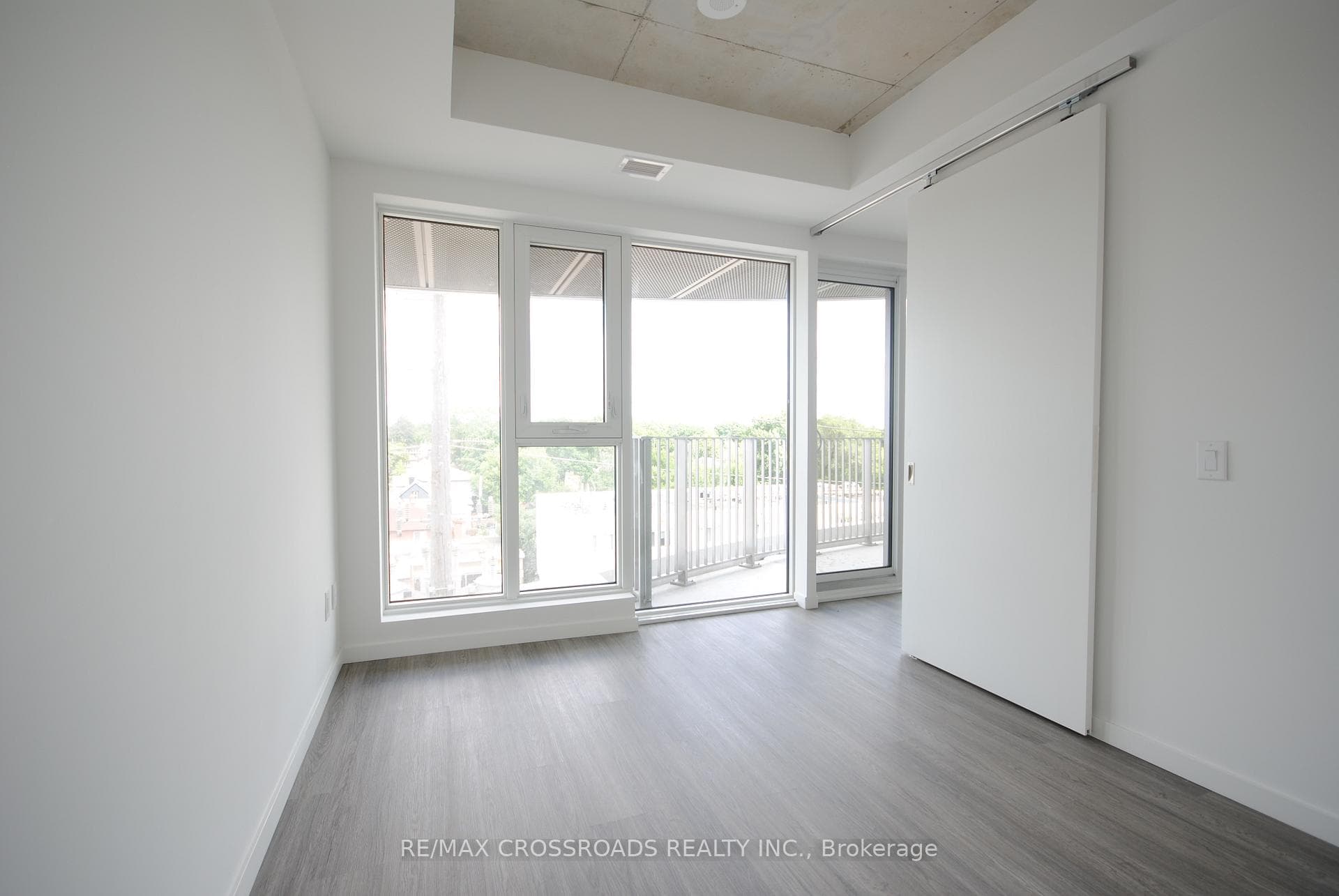 689 The Queensway Drive Unit 516 photo 11