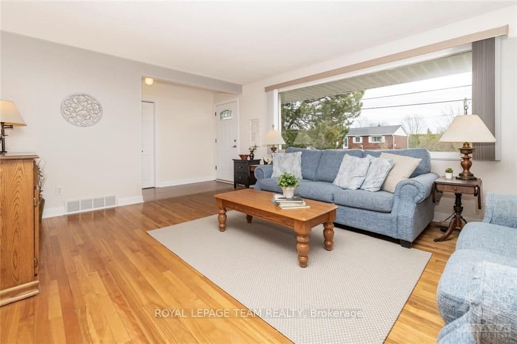 8253 UNITED Avenue photo 4