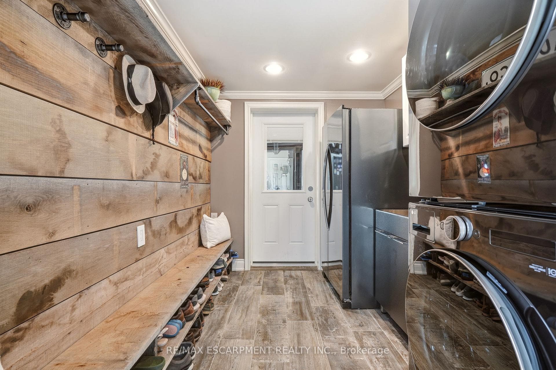 600 Deborah Crescent photo 24