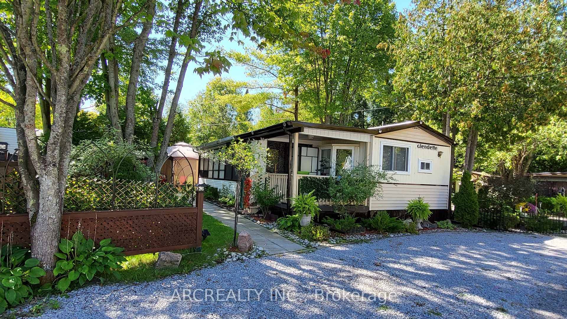 2 Oriole Parkway photo 1