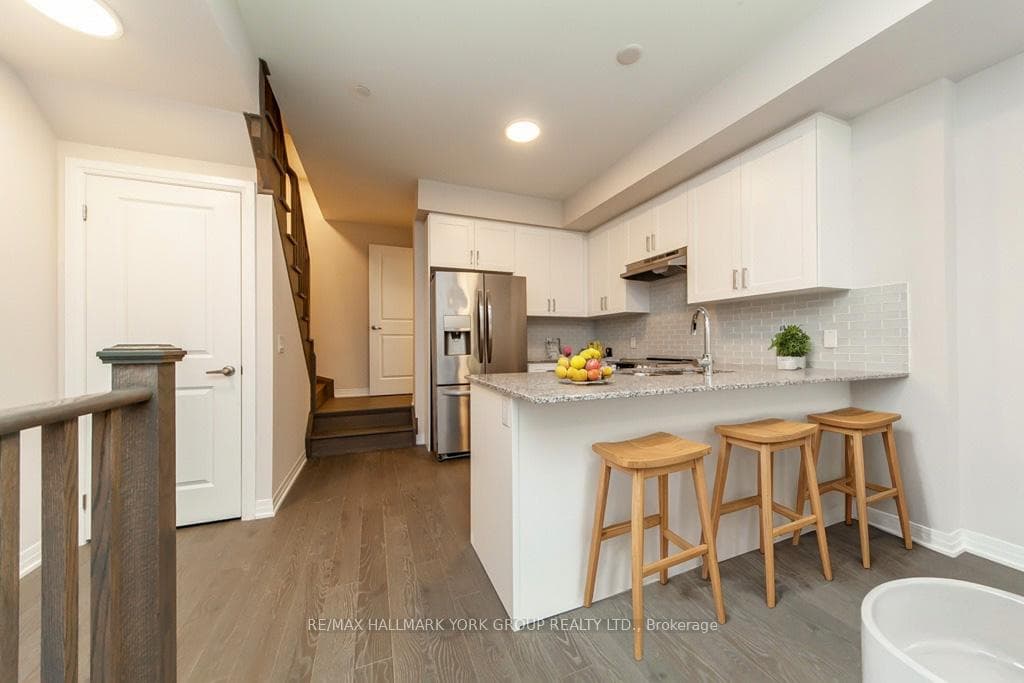 40 BAYNES Way Unit 4 photo 4