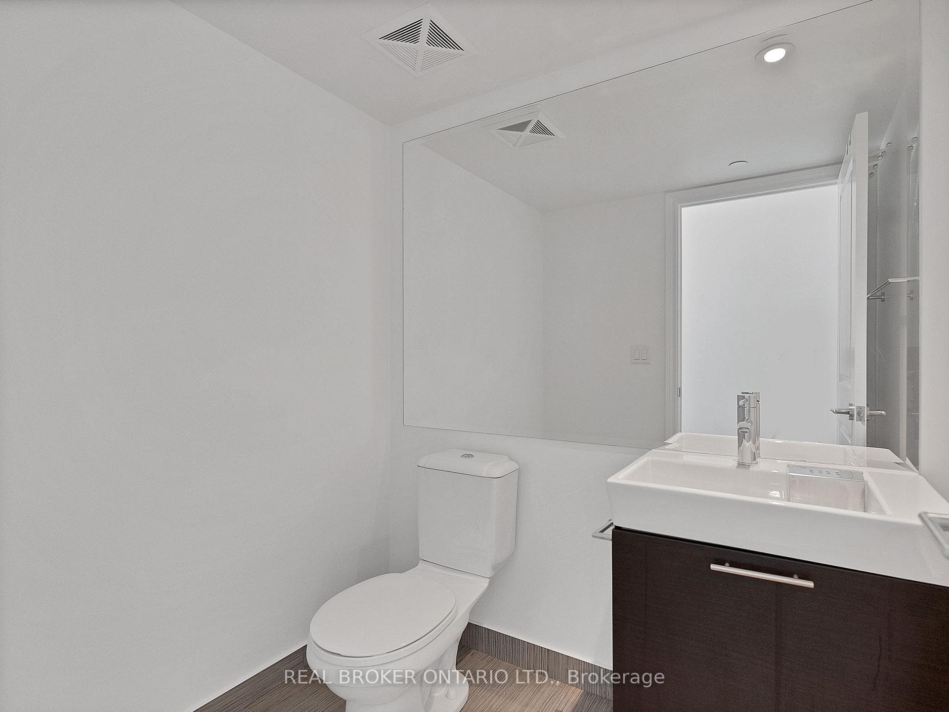 386 Yonge Street Unit 912 photo 10