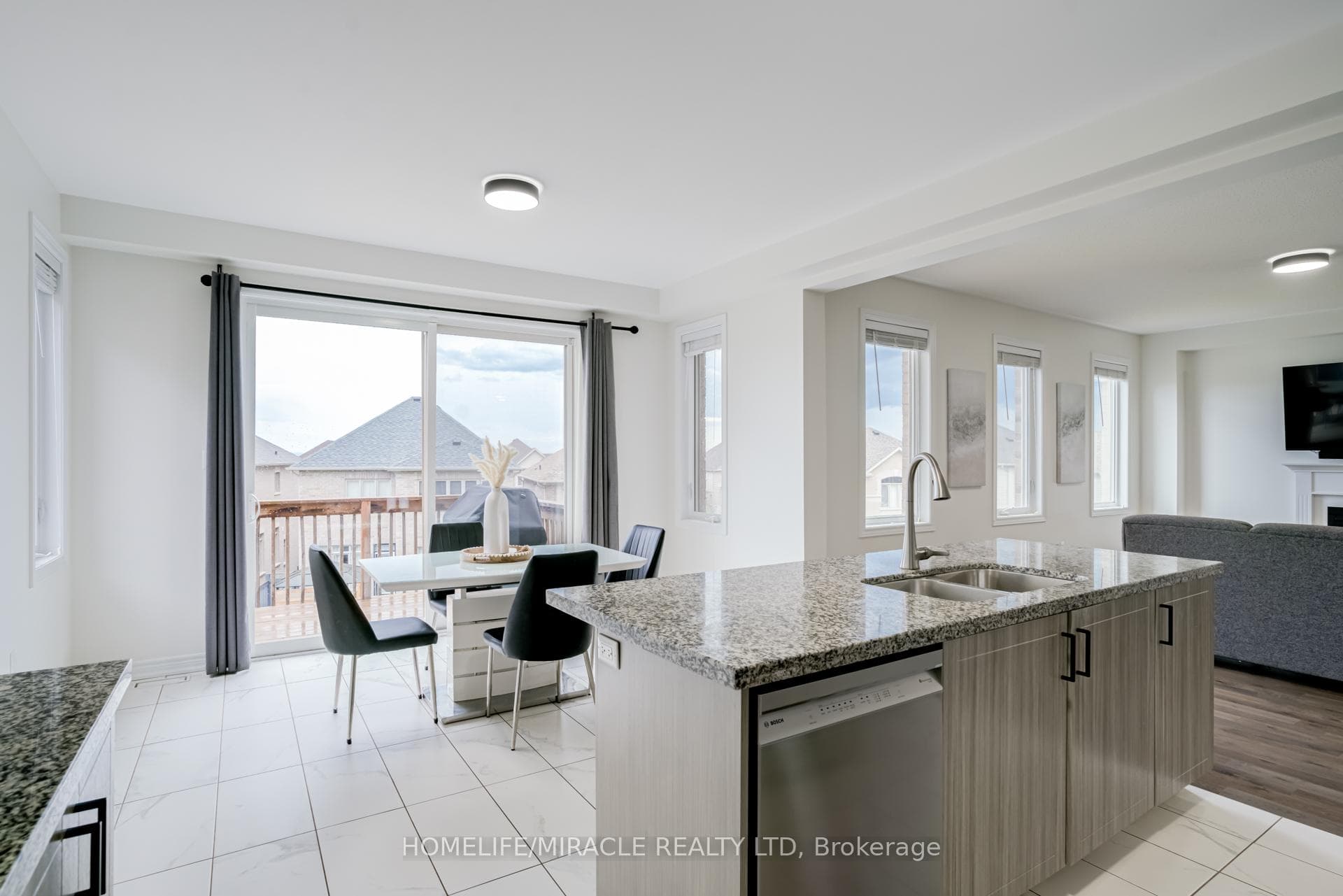 30 Atkinson Crescent photo 17