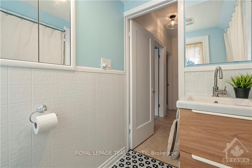 488 CLARENCE Street photo 24